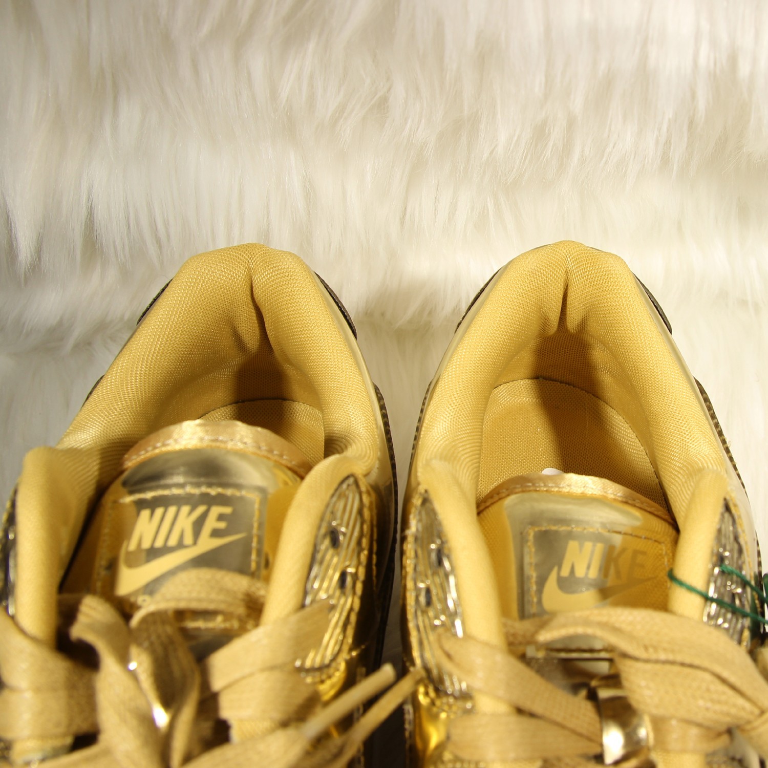 Nike Air Max 90 Metallic Gold Sneakers Shoes Women’s 11 CQ6639-700 Rarely Worn