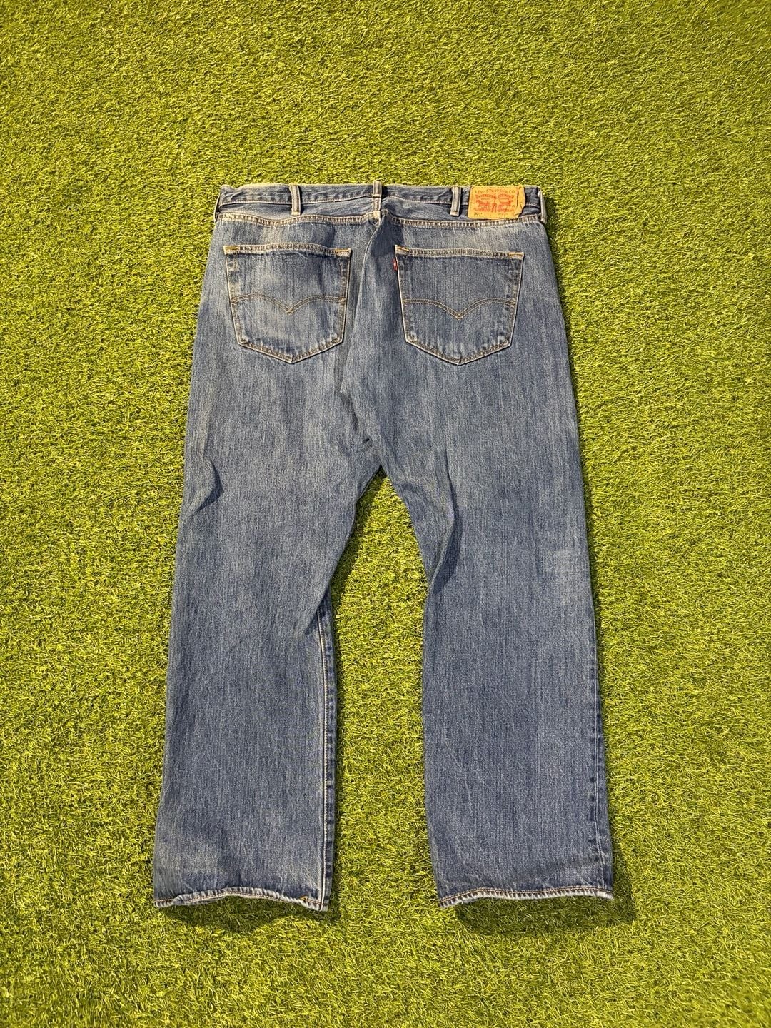 Baggy Levi’s 501 Original Fit Button Fly Medium Wash Denim Jeans – Size 40×30