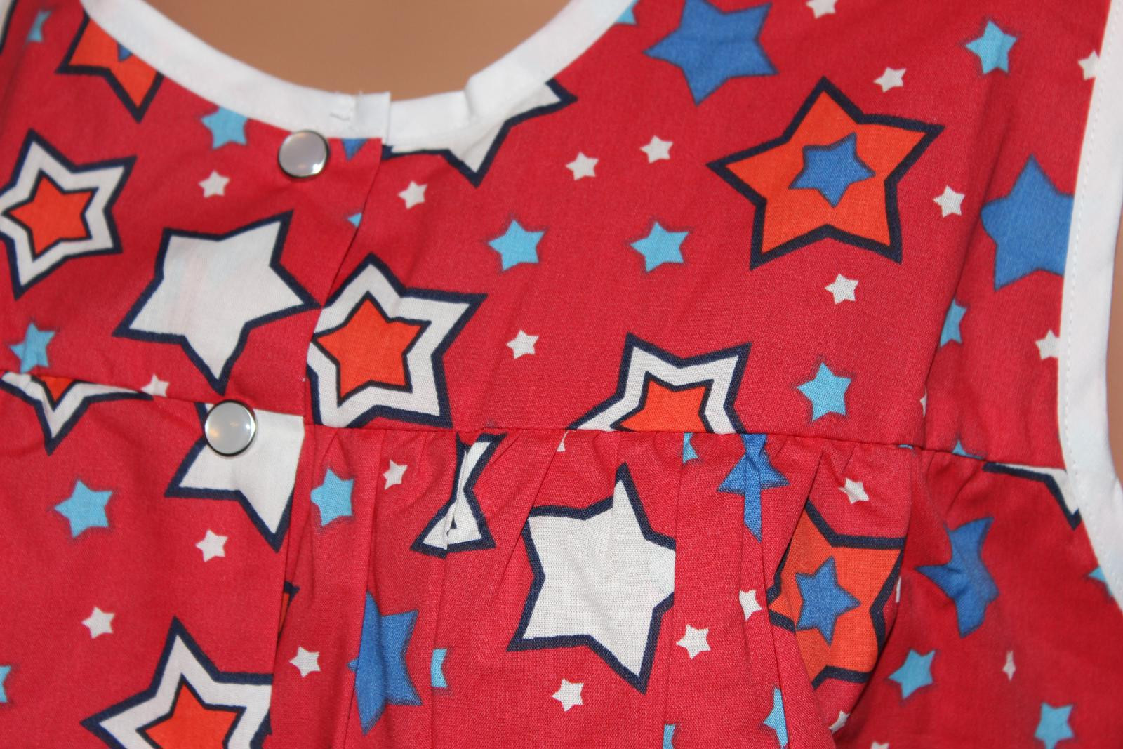 NEW – EASY ESSENTIALS SNAP FRONT SMOCK COBBLER APRON RED STARS M XL 1X 2X 3X 4X