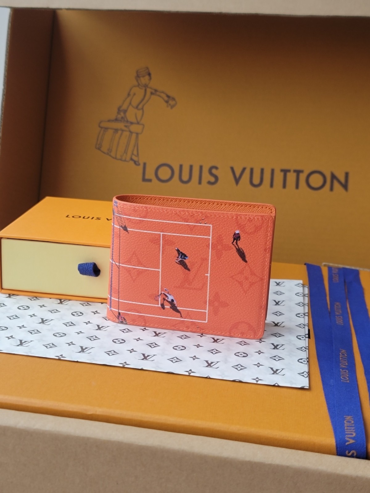 Louis Bifold Leather Wallet Court Graphic
