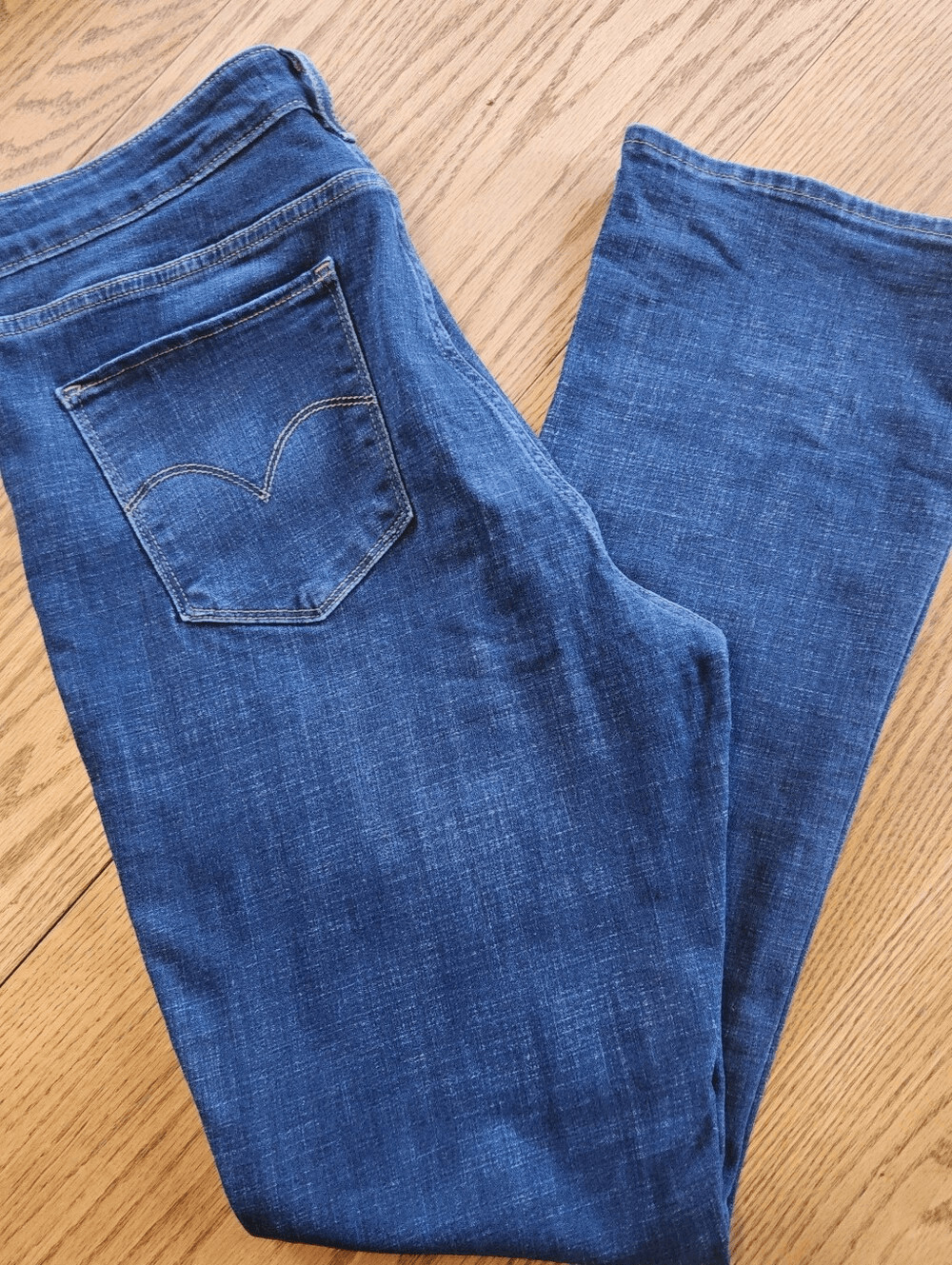 36 Levi’s 725 Highrise Bootcut Classic Dark Wash Blue Jeans