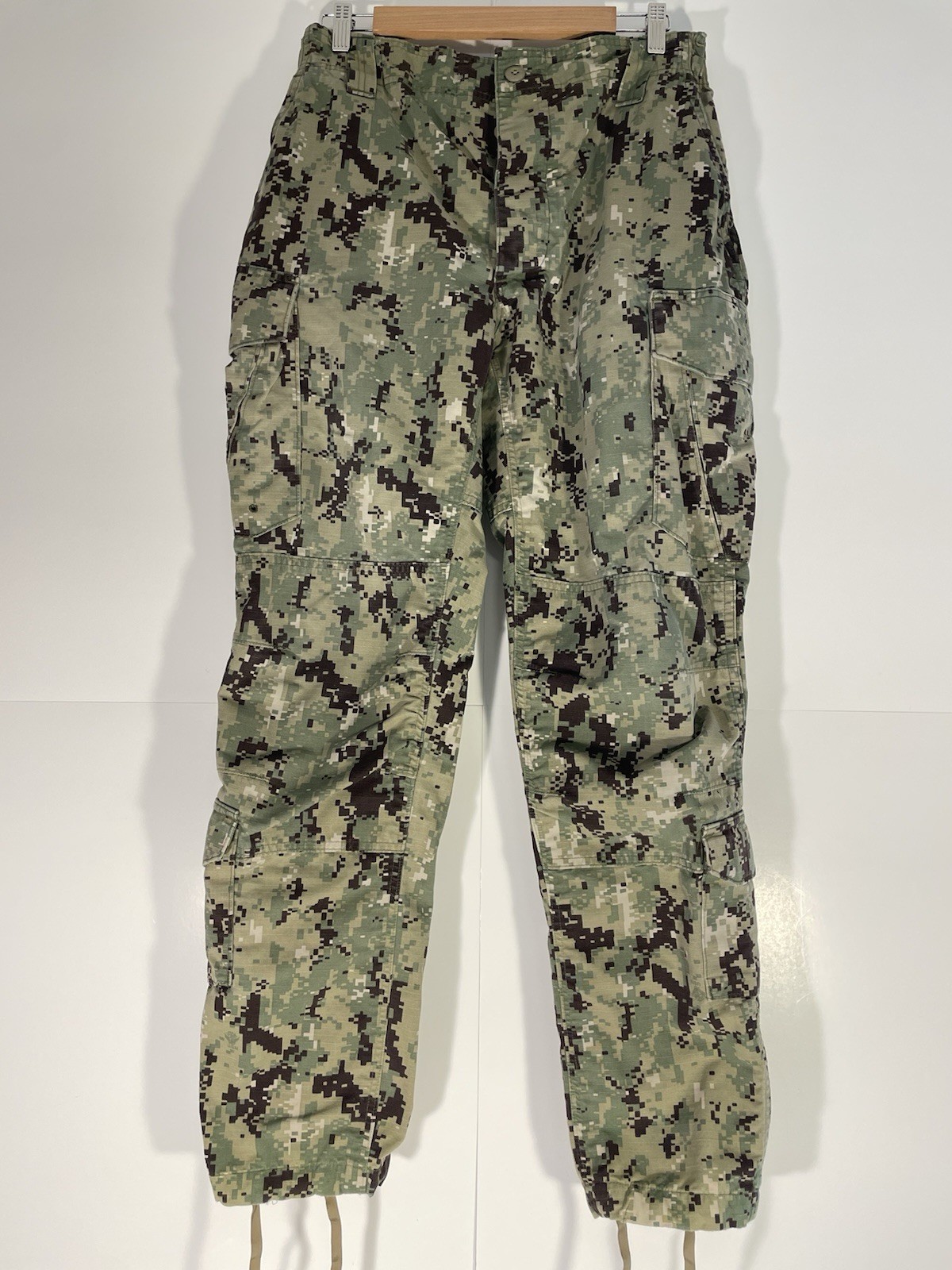 US Navy NWU Working Uniform Type III Pant Men’s 33 Short Green Digi Camo Ripstop