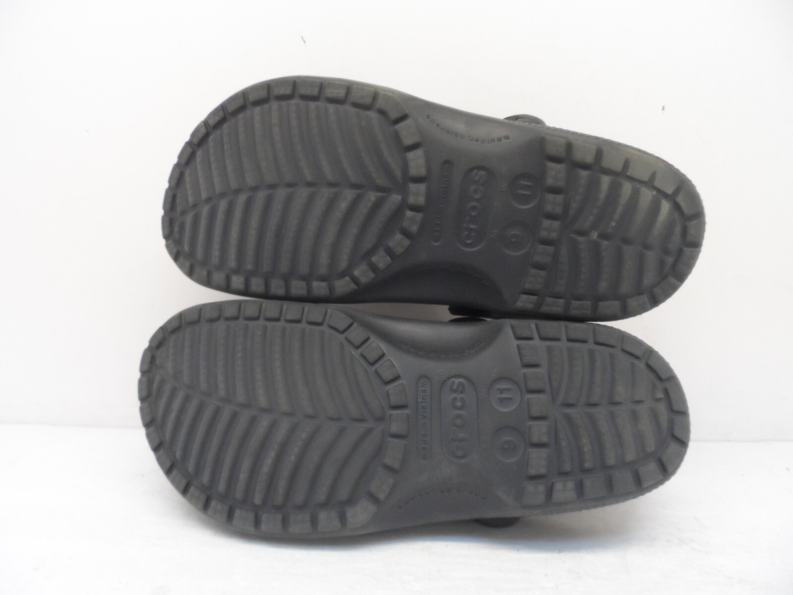 Crocs Men’s Classic Clog 10001 Black Size 9M