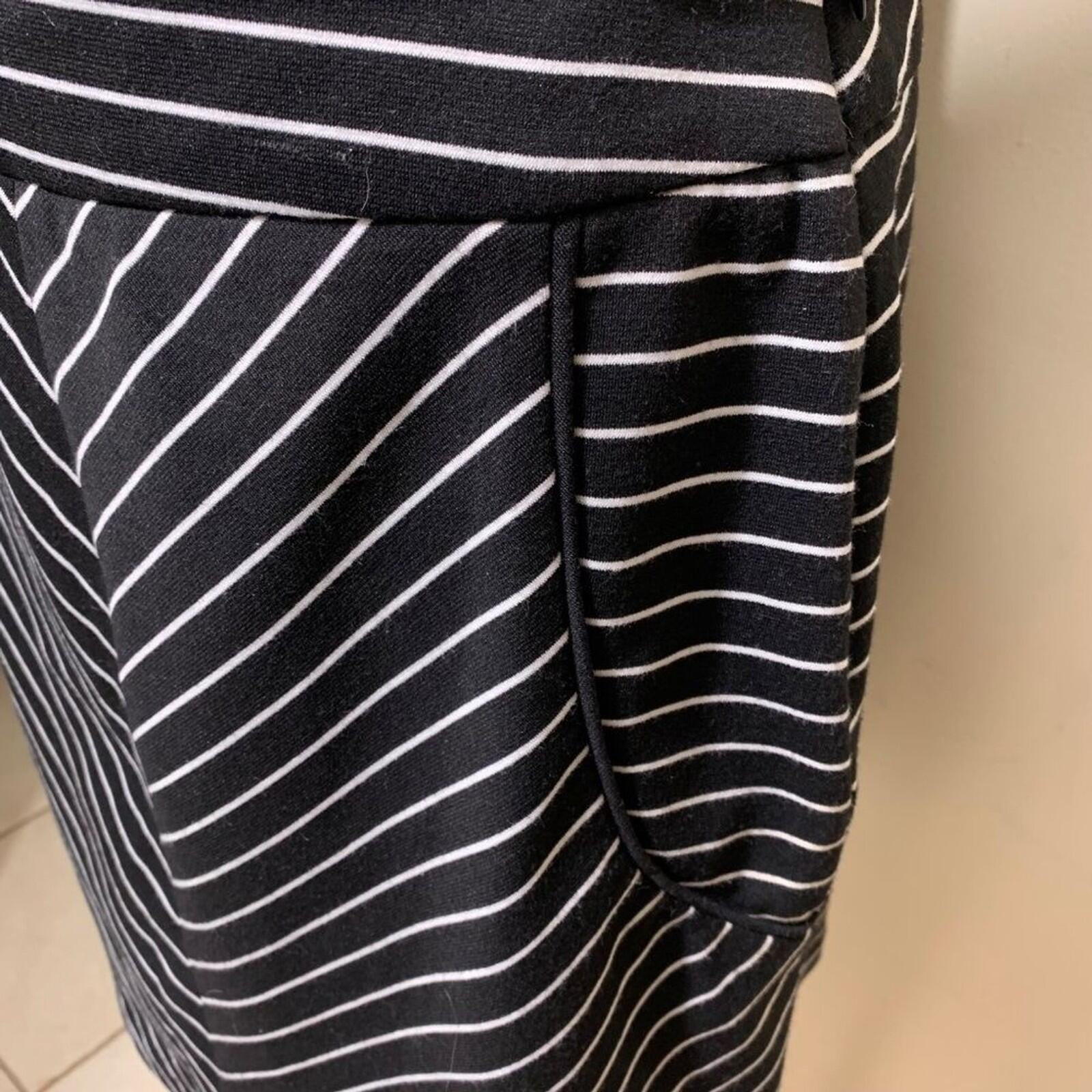 Darjoni Pencil Skirt Womens 6 Black White Striped Chevron Stretch Office Pockets