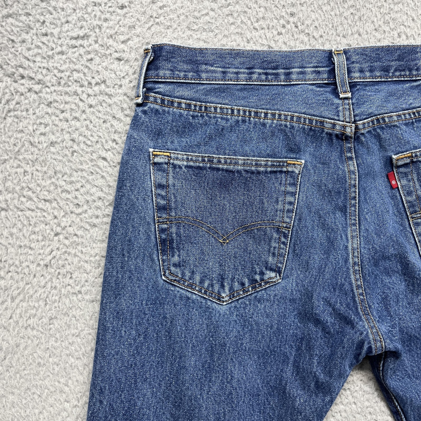 Levis 501 Jeans Mens 32×30 Blue Medium Wash Straight Leg Button Fly Denim