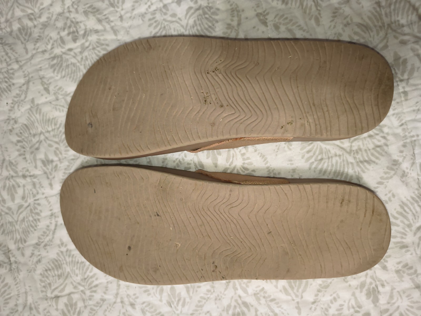 Reef Women’s Rose Gold/Tan Leather Cushioned Slip-On Flip Flop Sandals 10 M
