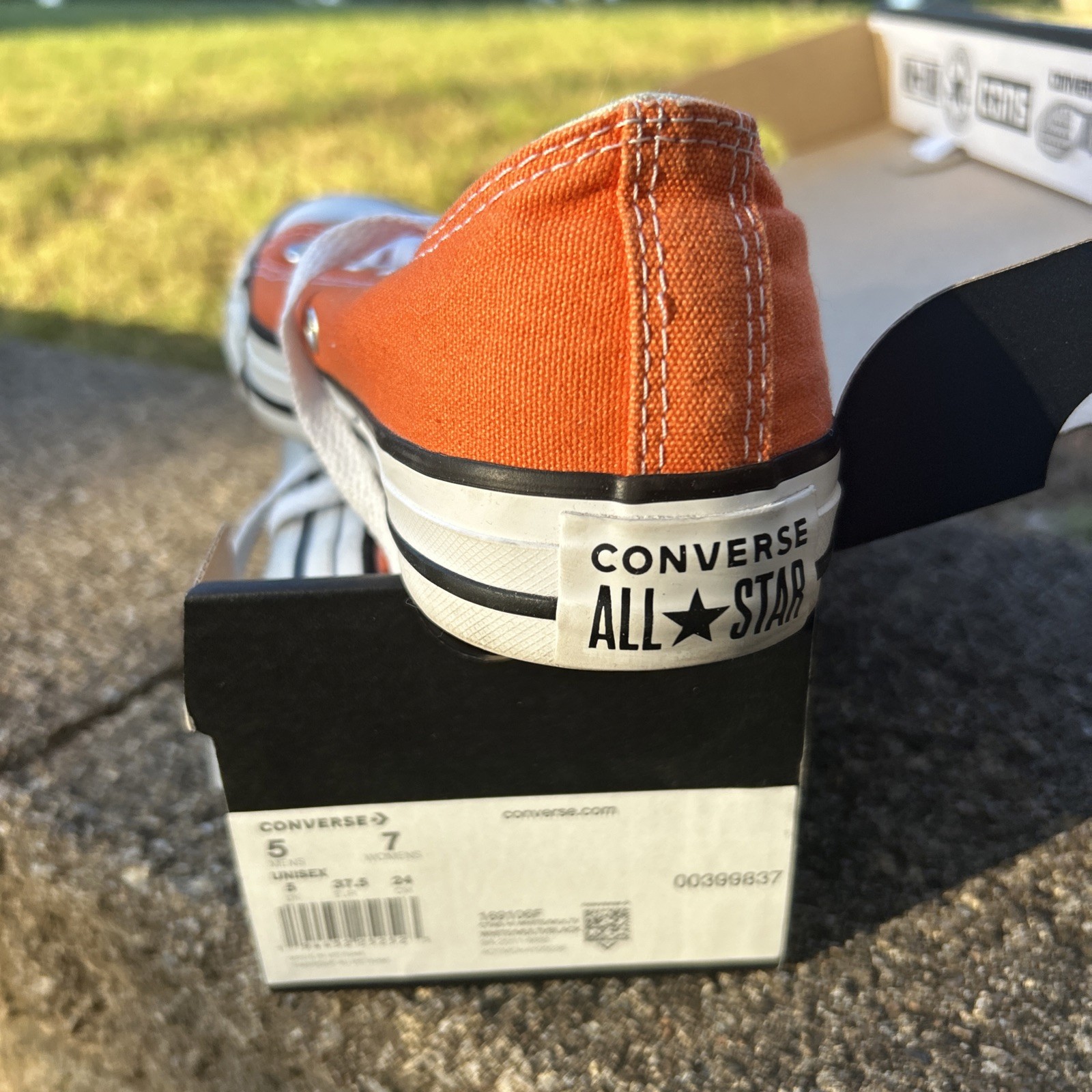 Orange All Star Converse Women’s Size 7 Men’s 5 Pre Owned Low Cut Pre Owned