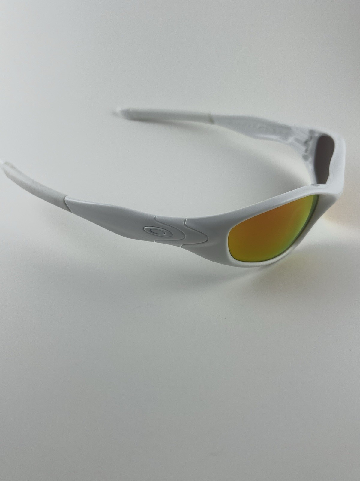 Oakley Minute 2.0 Polished White Frame Fire Iridium Lens White Icons Ear Socks