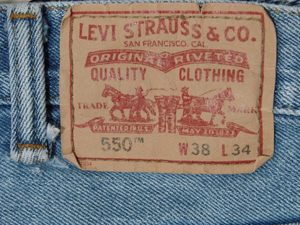 TD03446 2010 **LEVI’S** 550 RELAXED FIT JEANS 35×34 (msr 38″x34″)