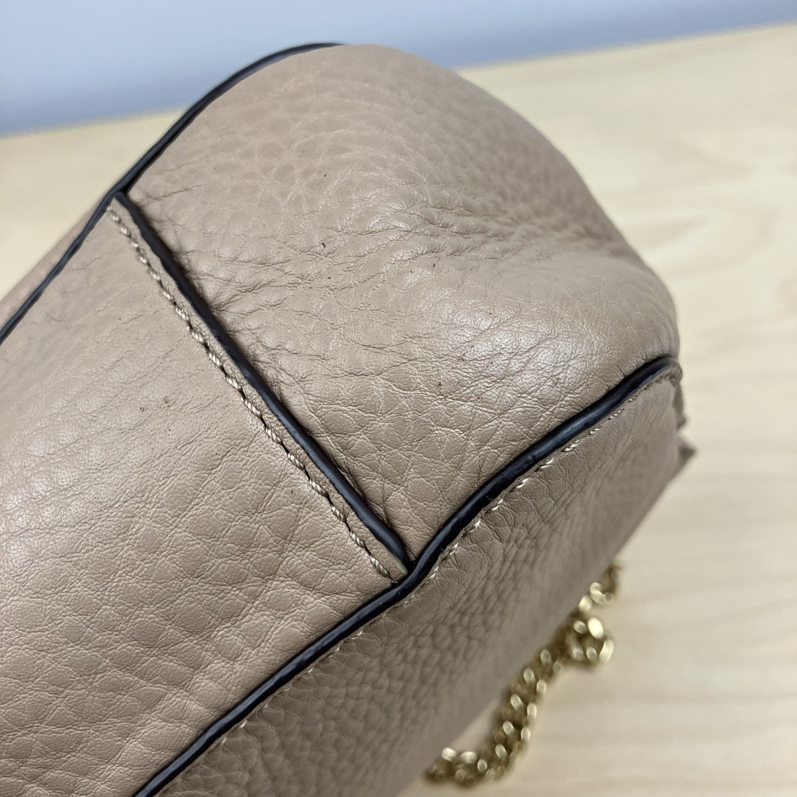 Michael Kors Sloan Tan Pebbled Crossbody Bag Small Turn Lock Chain Strap Gold
