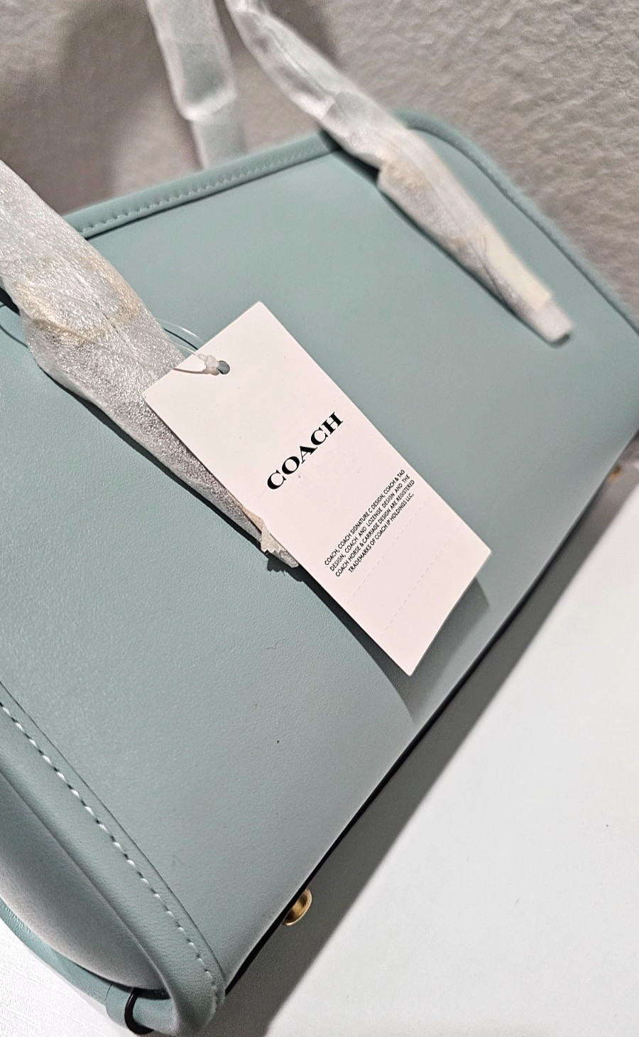 COACH NWT CM565 Swing Zip 25 Shoulder Bag LIGHT BLUE Glovetanned Leather