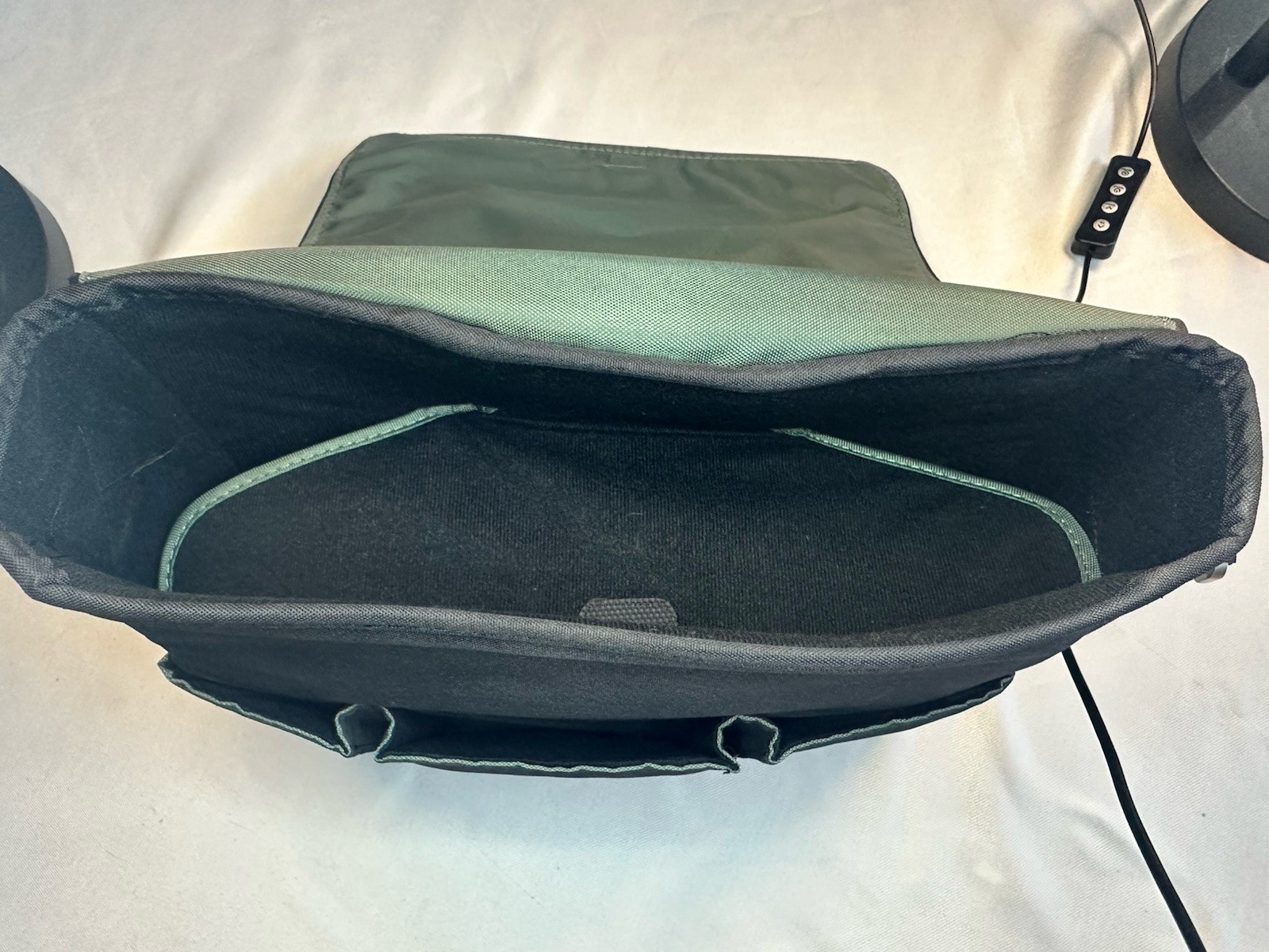 Bose Black Messenger Bag Adjustable Shoulder Strap Pockets Medium