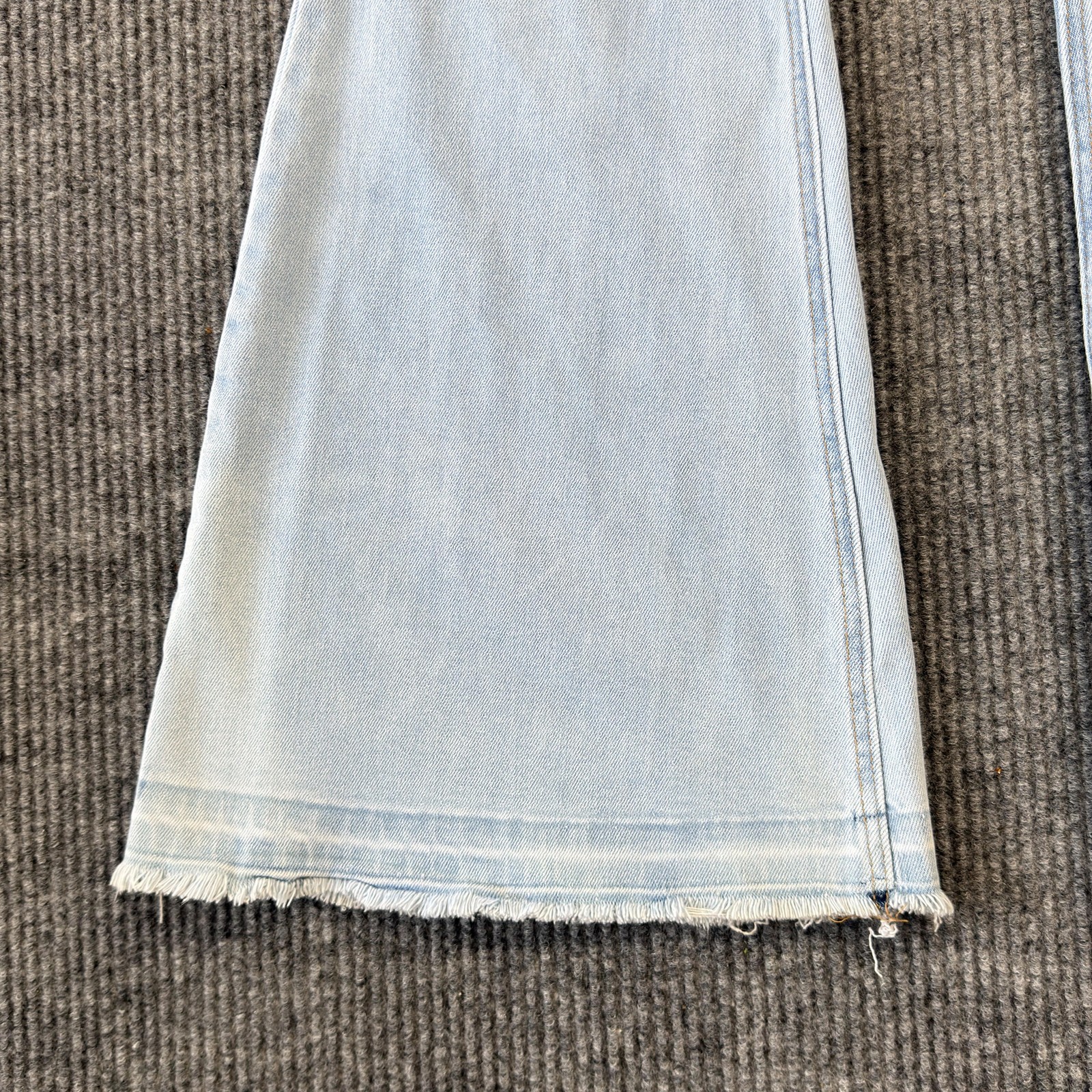 Cello Flare Jeans WomensM13 Light Wash High Rise Distressed Fringe Hem Stretch