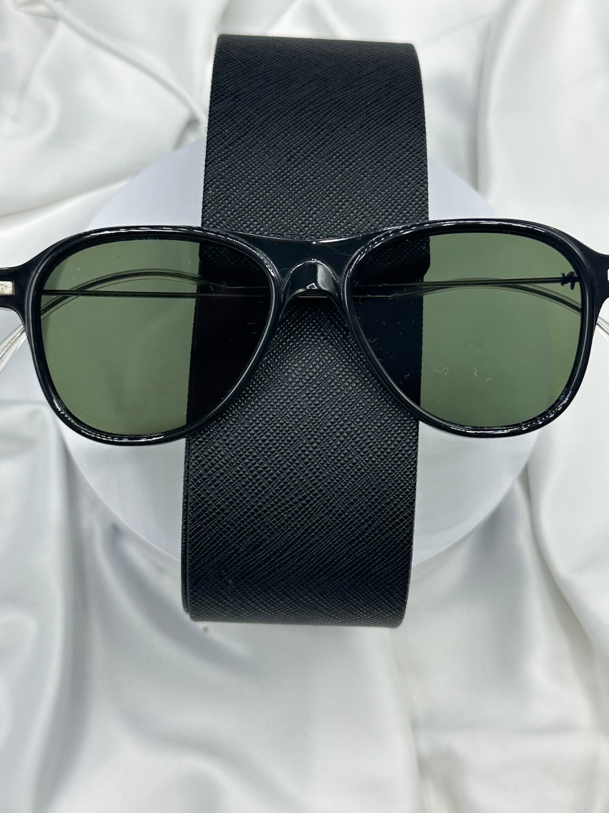 PRADA Unisex Sunglasses w/ case. Lightweight.See pics.
