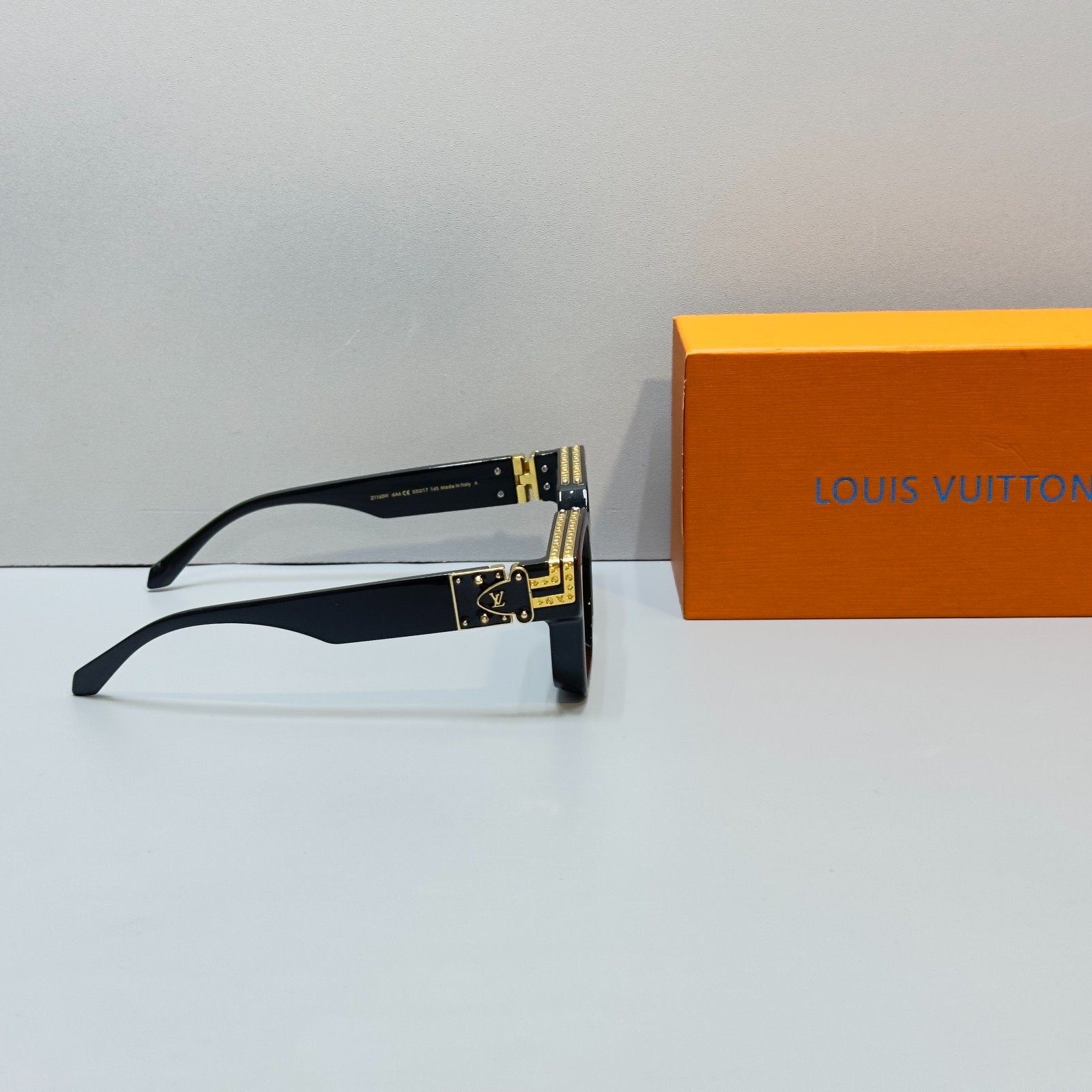 Louis Vuitton Z1165W Black Frame Gray Lens Sunglasses Brand New With Box