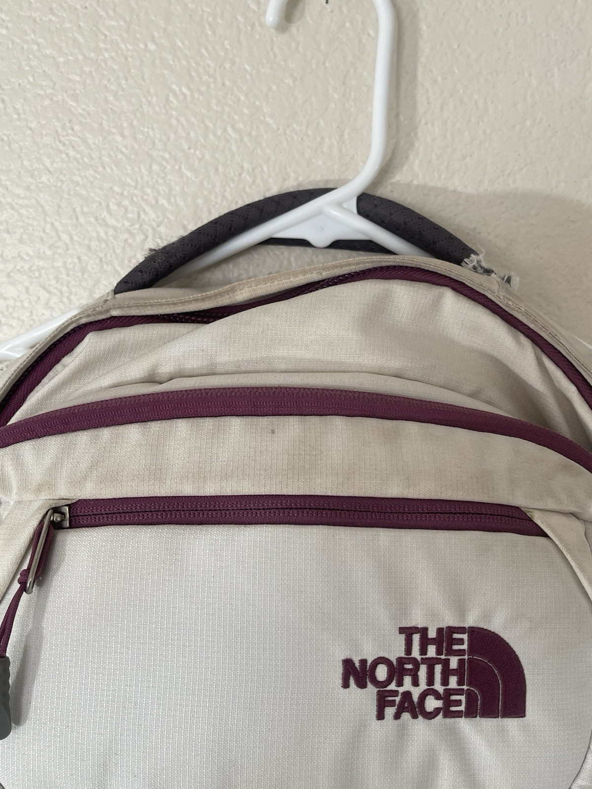 The North Face RECON Backpack Imperfect (read). White Purple