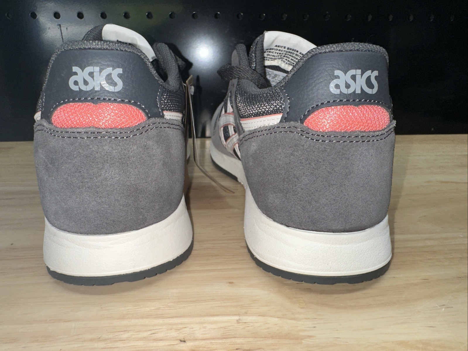 RARE ASICS Men’s SIZE 7 Lyte Classic ‘Clay Grey Red’ 1201A477-025