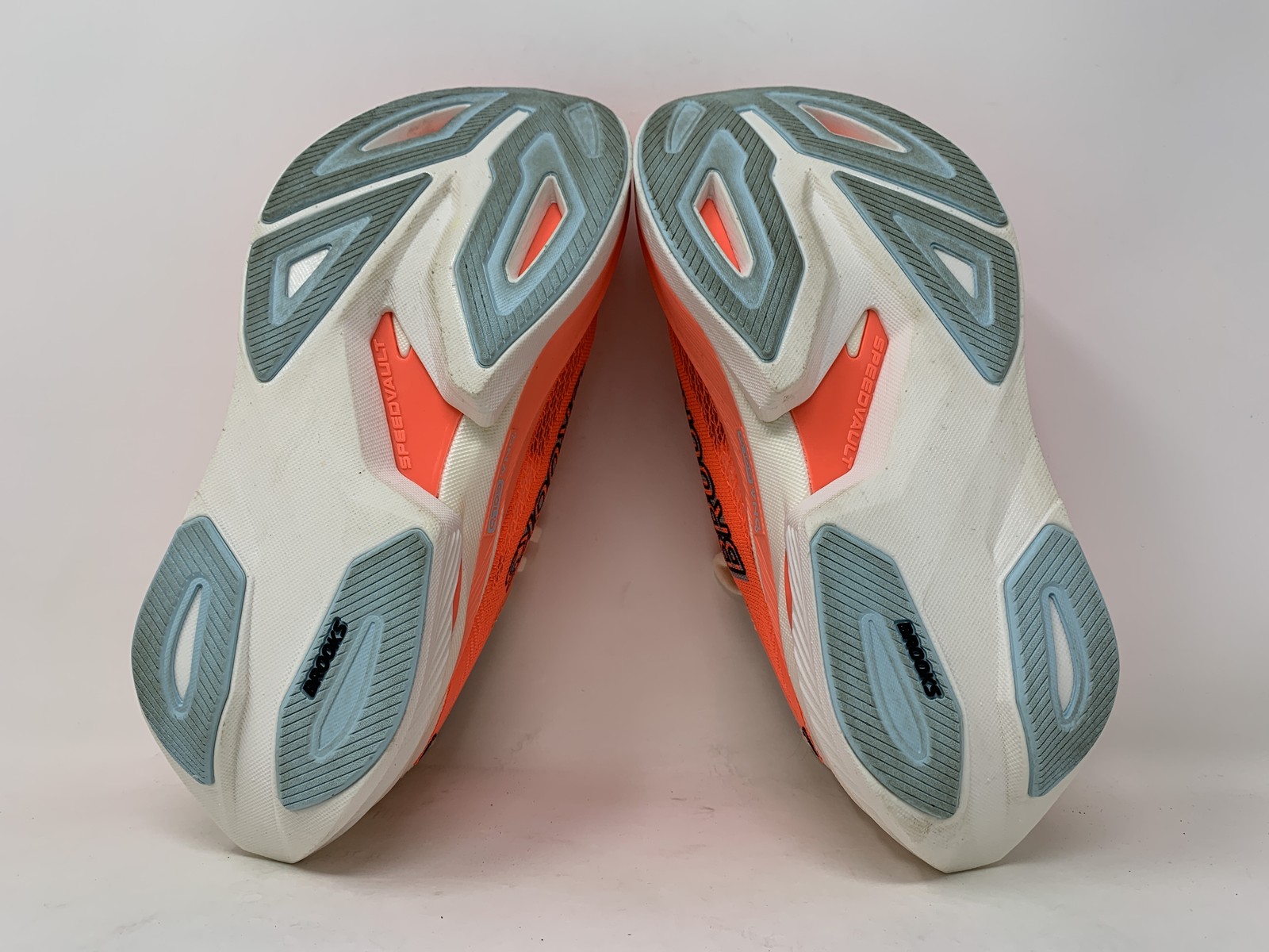 Women’s Brooks Hyperion Max 3, Coconut/Fiery Coral/Atomizer, 8 B Medium US