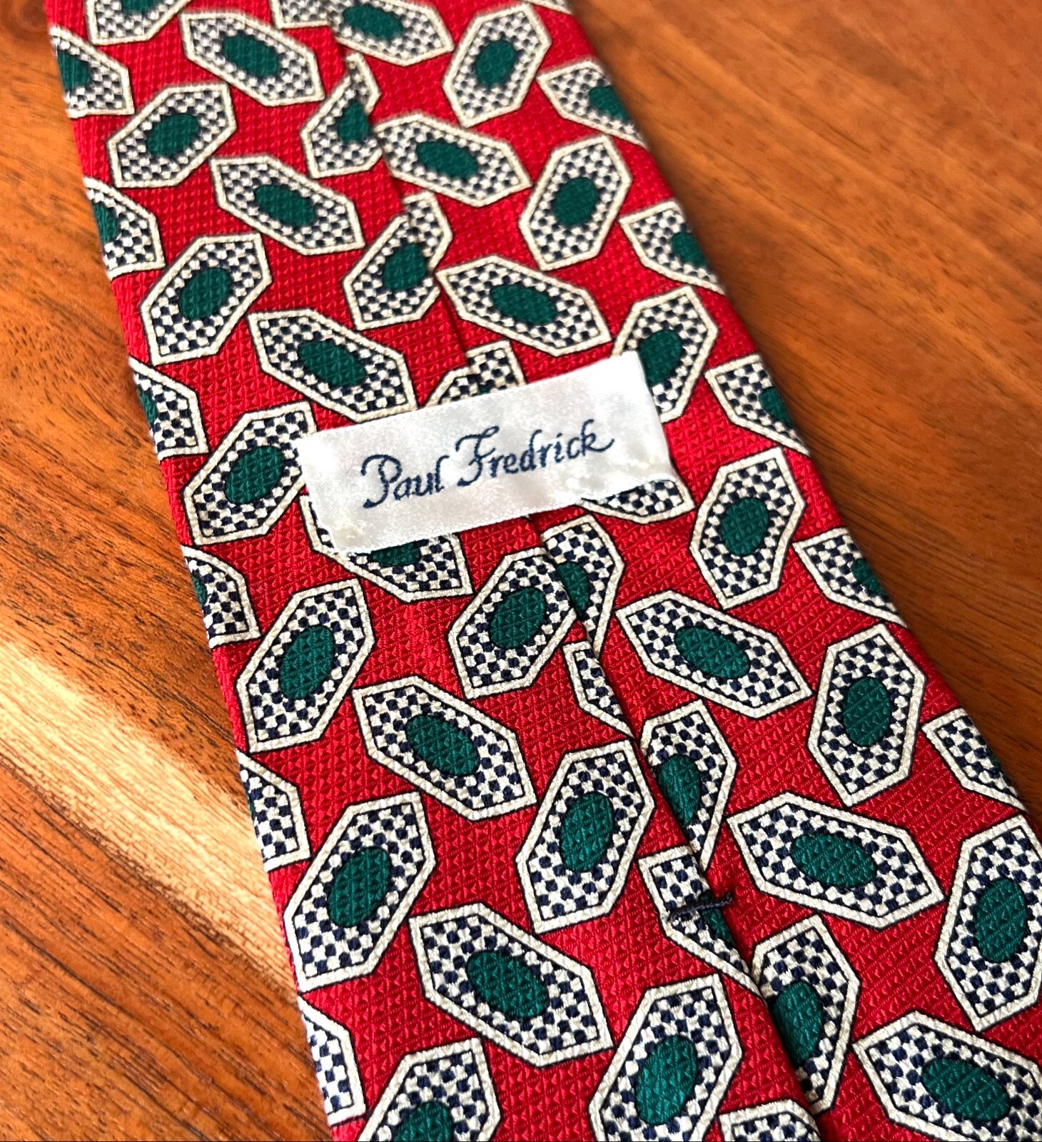 VTG PAUL FREDRICK Geometric Necktie 100% Silk 3-3/4″ Wide x 58″ Long Red/Green
