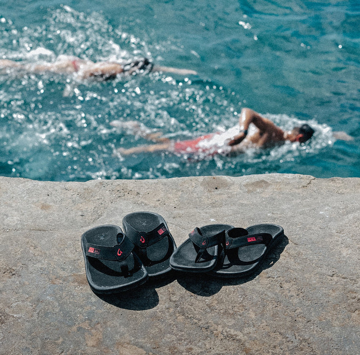NEW AUTH OluKai Ohana Men’s Beach Sandals Black Hla Water Resistant Flip Flops