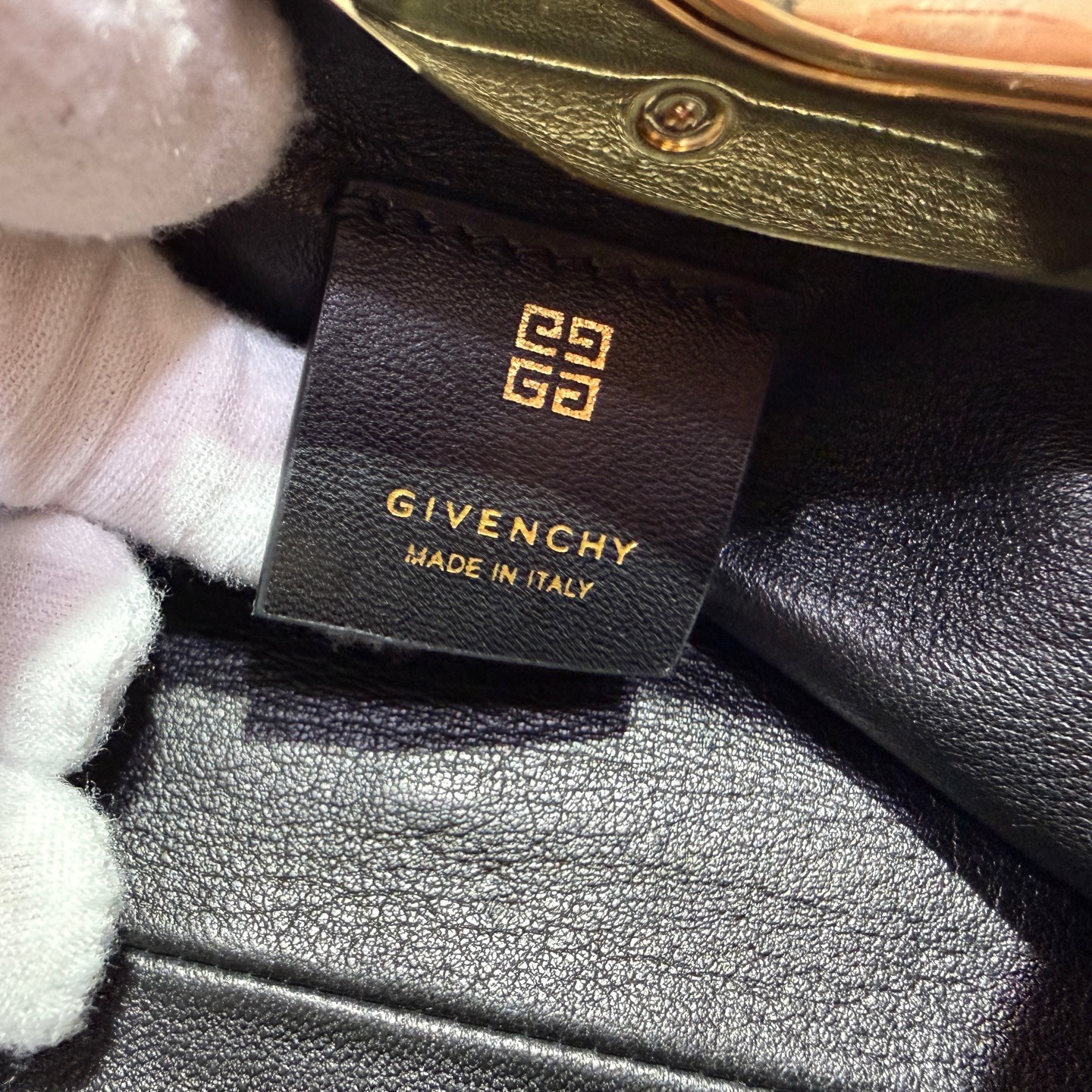 Givenchy Pre-Owned Authentic Crossbody Bag Black BB50Z9B1Y2-001