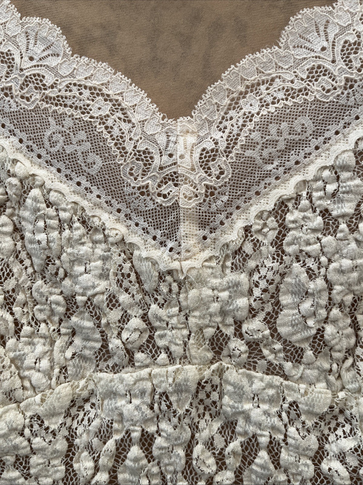Cabi Cream Beige Lace Blouse Medium Floral Overlay Sheer Romantic Cap Sleeve Top