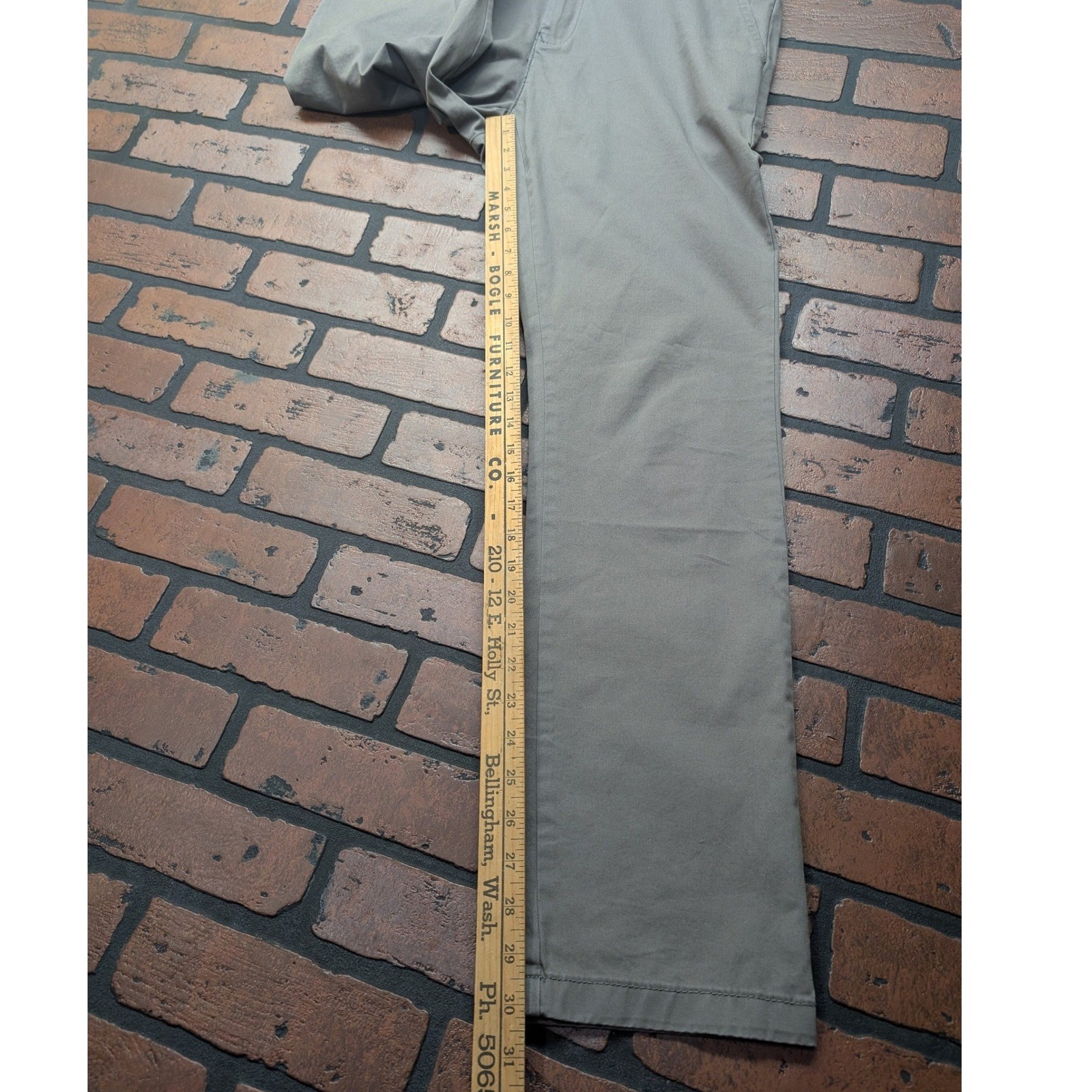 Tommy Hilfiger Men’s 33×32 Slim Fit THFlex Stretch Gray Chino Pants