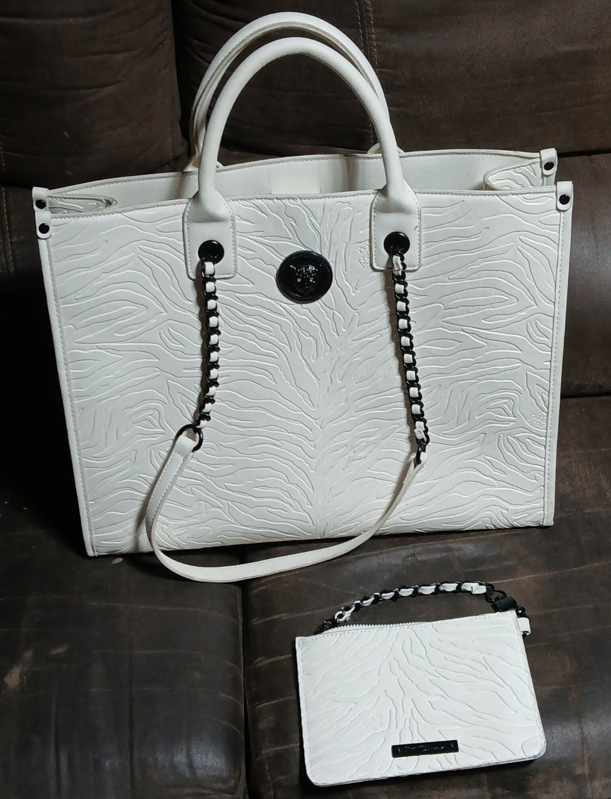 Betsey Johnson Women’s White Large Tote Magnetic Zip w Chain Wristlet Pockets