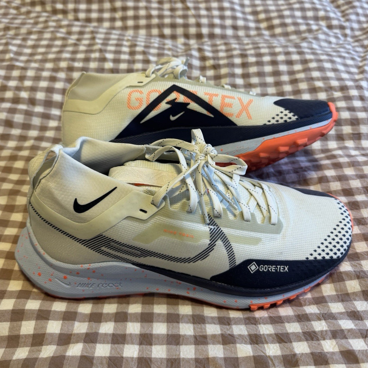 Nike React GORE-TEX Beige Navy Orange Low Top Lace-Up Athletic Sneaker