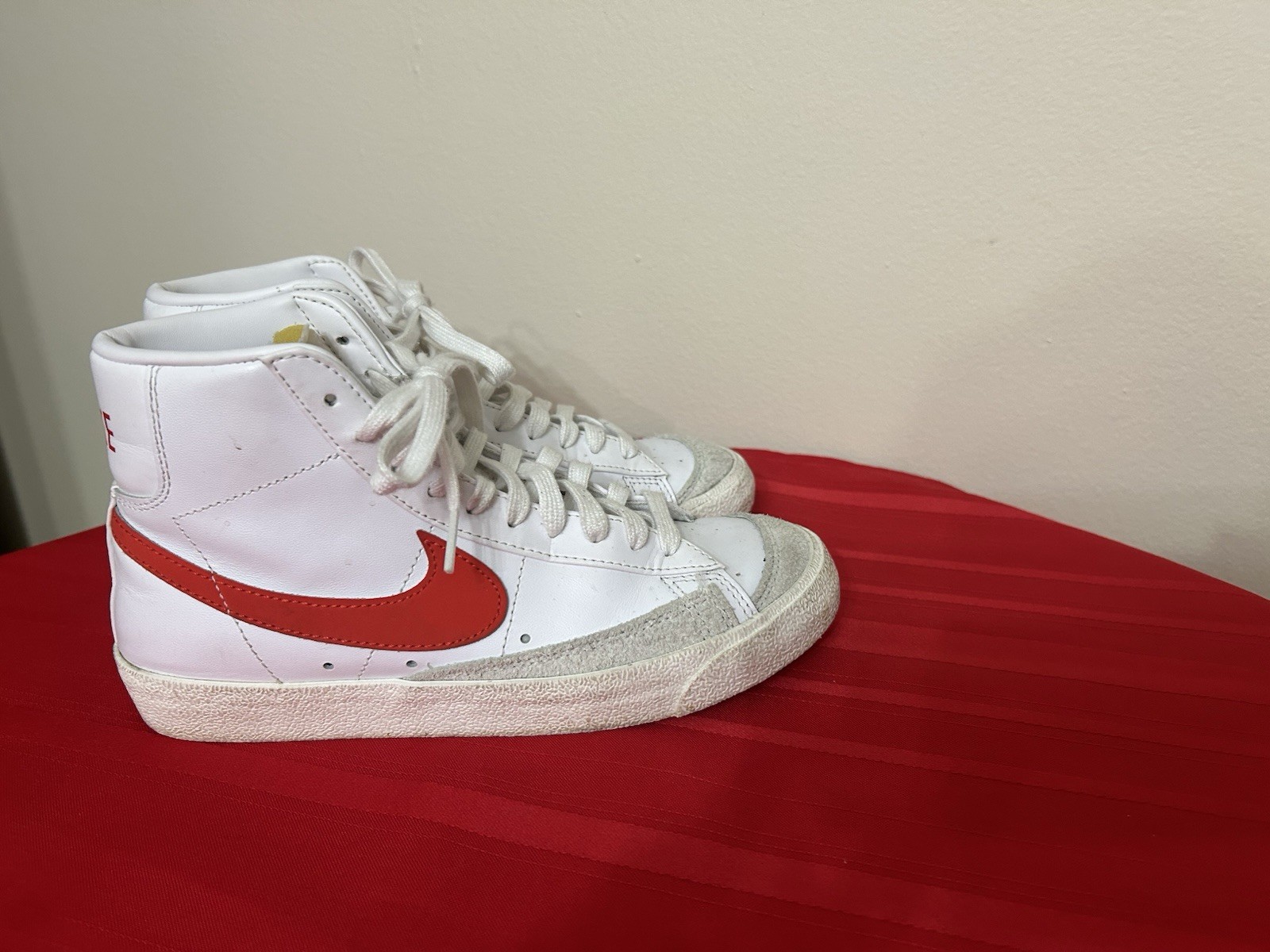 Nike Blazer Mid ’77 Vintage ‘White Red CZ1055-101 size women’s 7
