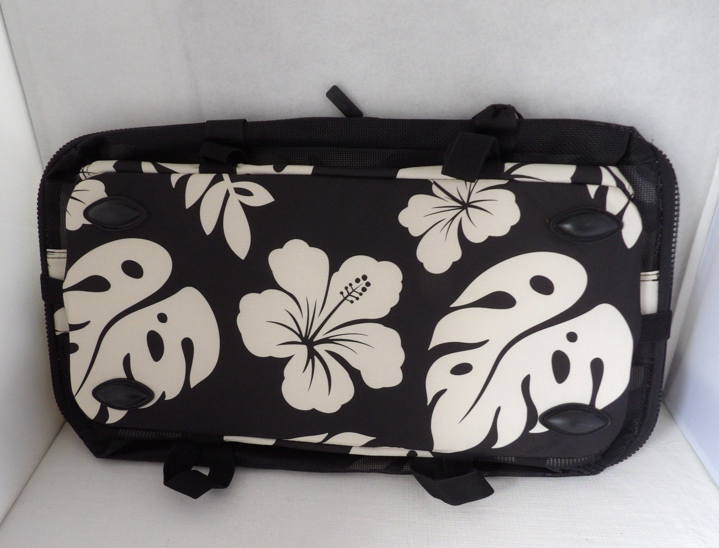 NWT Authentic ALOHA COLLECTION CLEVERMADE Beige, Black Collapsible Beach Tote