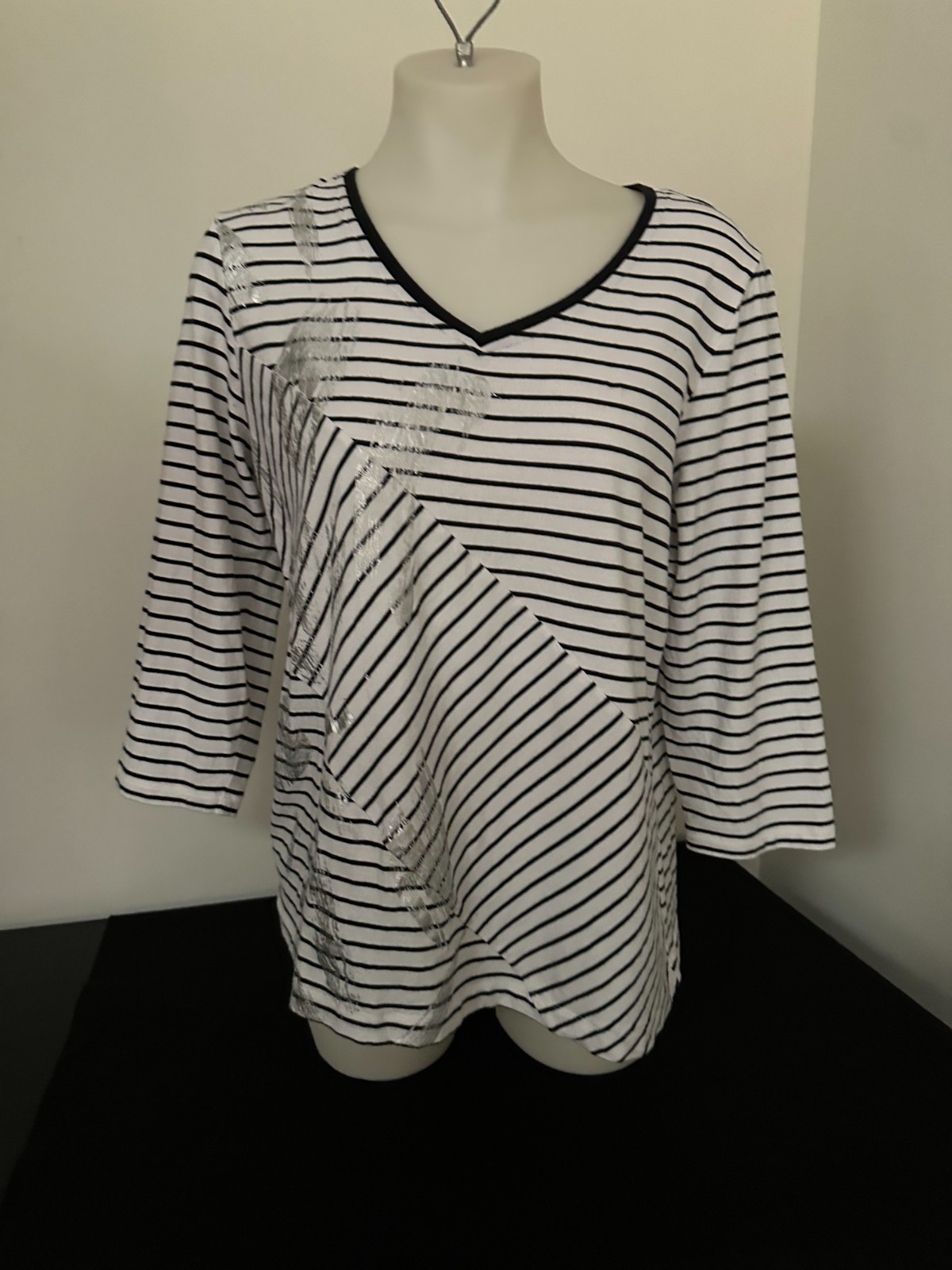 Chico’s Zenergy V Neck – Size 2 White with Black Stripes 3/4 Sleeve Pullover