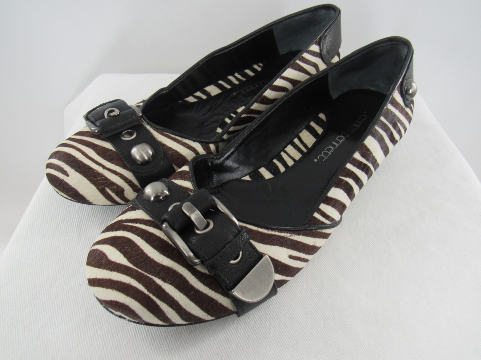 Jessica Bennett Women’s Hair Zebra White Black Flat Shoe w/ Buckle Silver Sz: 9