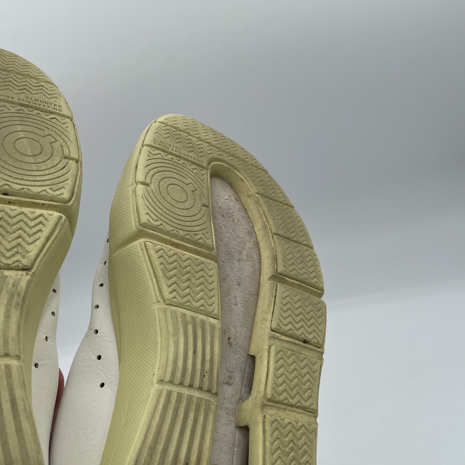 On Cloud The Roger Advantage Sneakers Womens Size 9.5 White & Hay