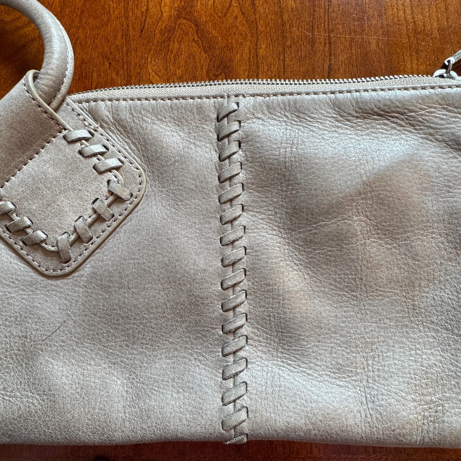 Hobo International Sable Gray Leather Wristlet Clutch Circular Handle Zip Wallet