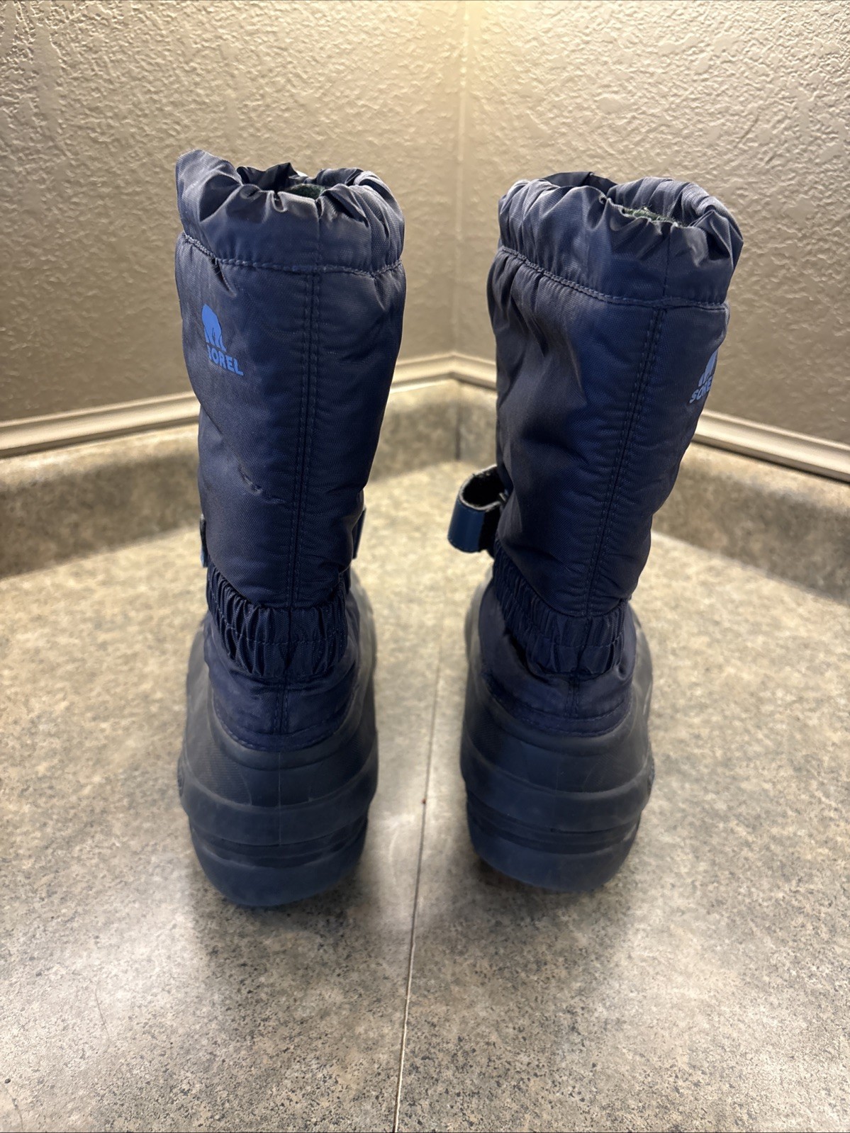 Sorel Kids Flurry winter snow boots collegiate navy Sz 7 Good Condition