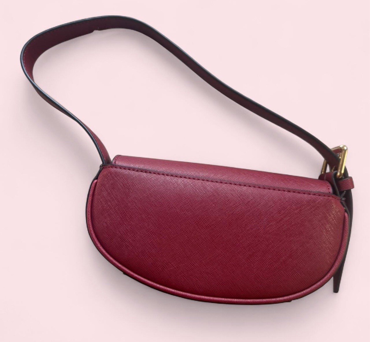 Beautiful GUESS Arnela shoulder bag in a rich burgundy/wine color