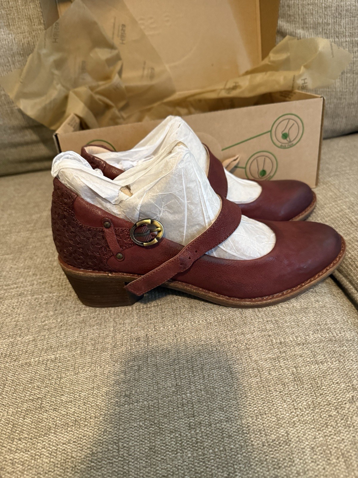 Hälsa Leather Mary Jane Block Heel Buckle Cherry Womens US 9 EU 39 M