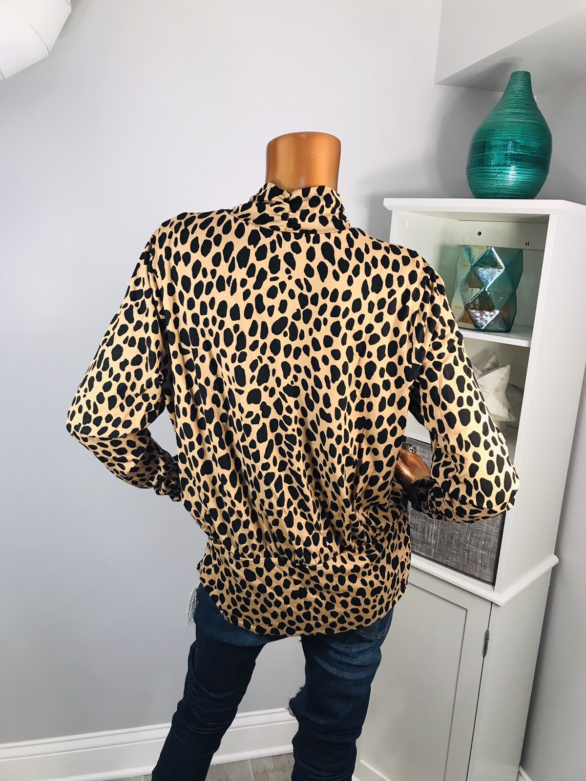 Chico’s 2 or L Top NWT $79 Stretch Banded Hem Animal Print Bit Heavy Blouse Mock