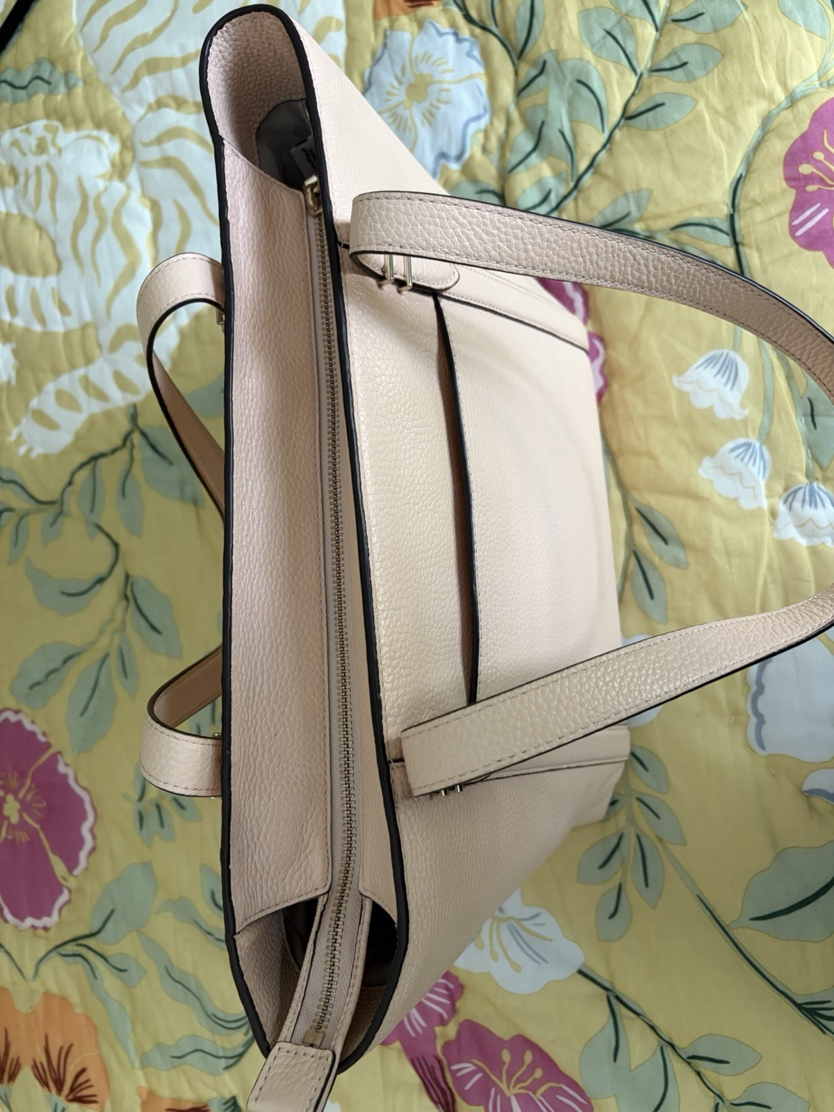 kate spade new york Women’s Beige Pebbled Zip Top Tote, Gold Hardware