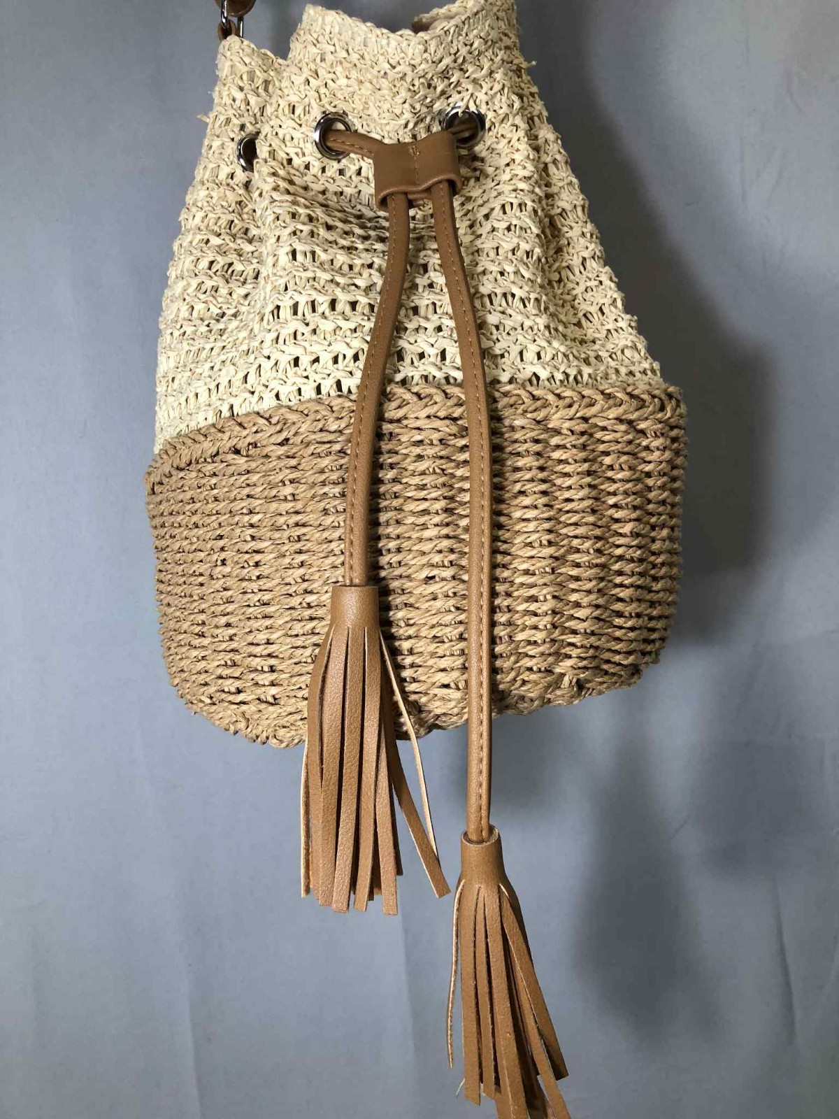Two Tone 100% Paper Woven Bucket Bag Drawstring Crossbody Polyurethane Strap