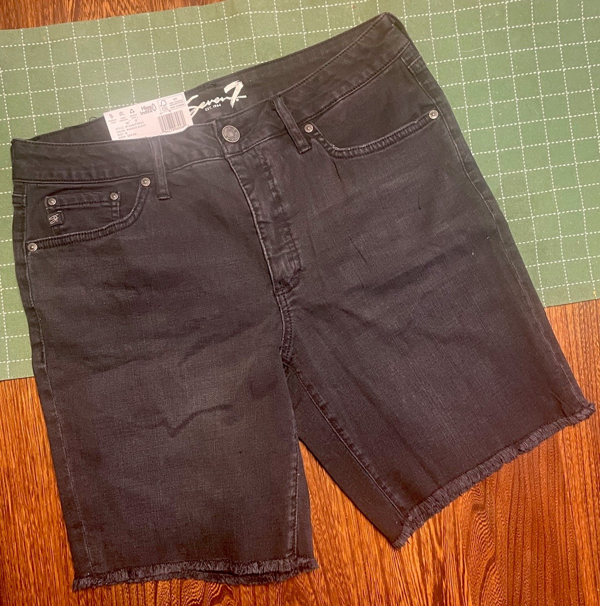 NEW Seven7 Women’s Bermuda Mid Rise Stretch Denim Shorts, Washed Black, Size 10