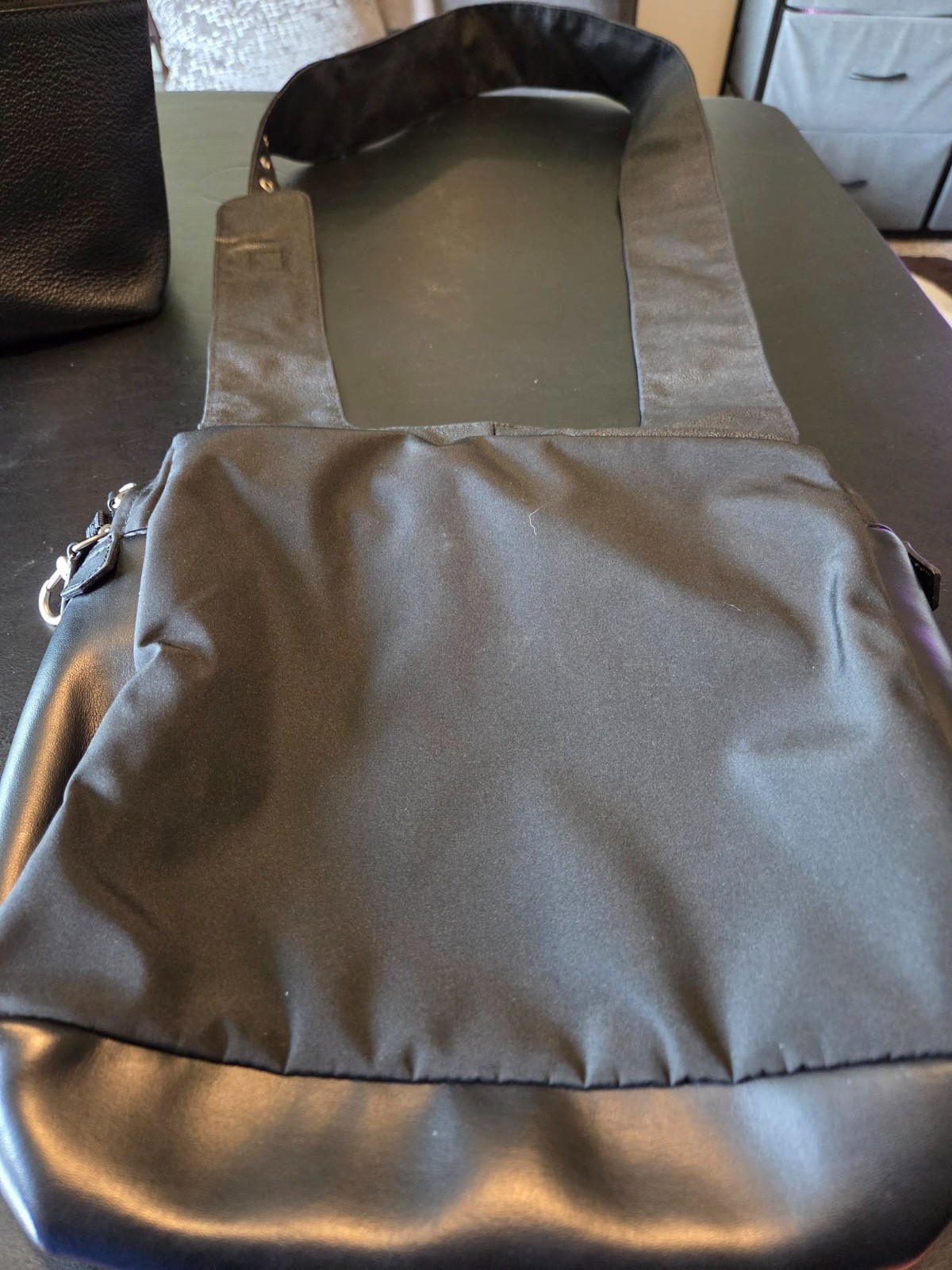 AmeriBag New Yorker Crossbody Messenger Travel Bag Black Nylon w/ Leather