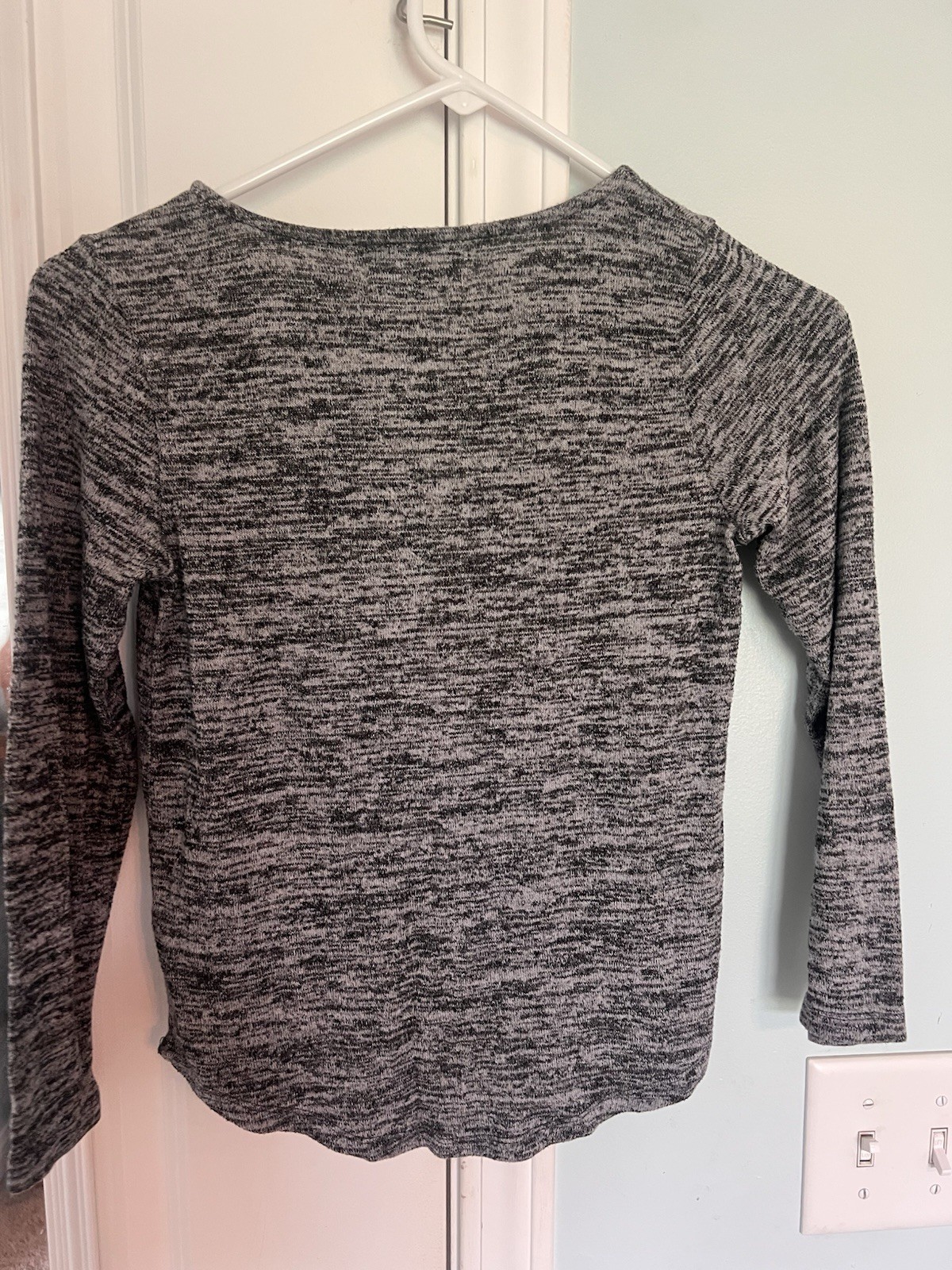 Girls Medium Size 8 Old Navy Long Sleeve Shirt Black And Gray Cozy Fall/Winter