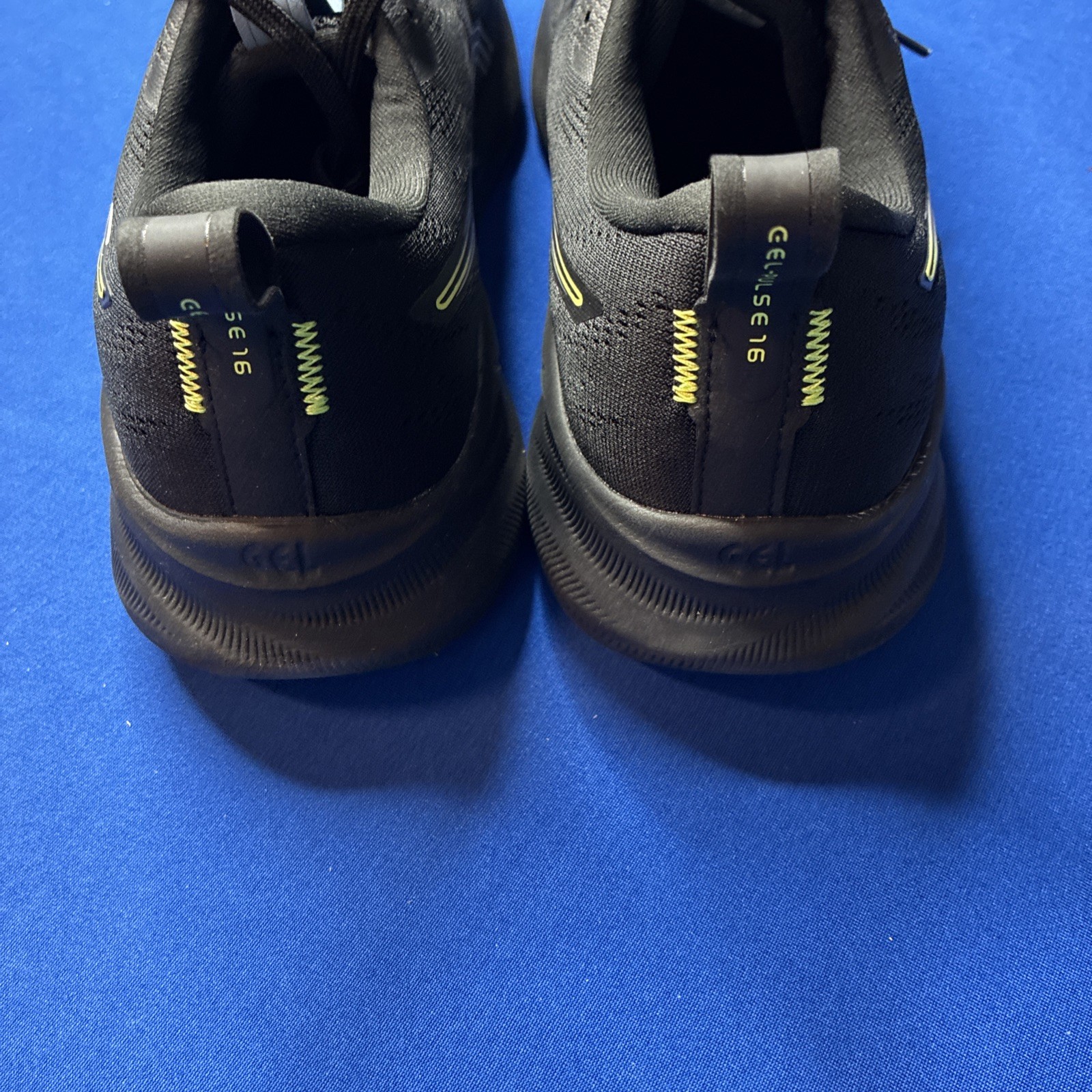 Size 8.5- ASICS Gel Pulse 16 Black Pure Silver very good condition