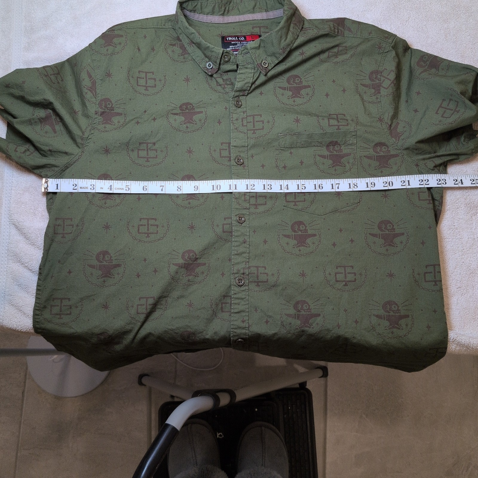 Troll Co Men Short Sleeve Button Down Shirt Sz L Green Skulls Anvil Chain Cotton