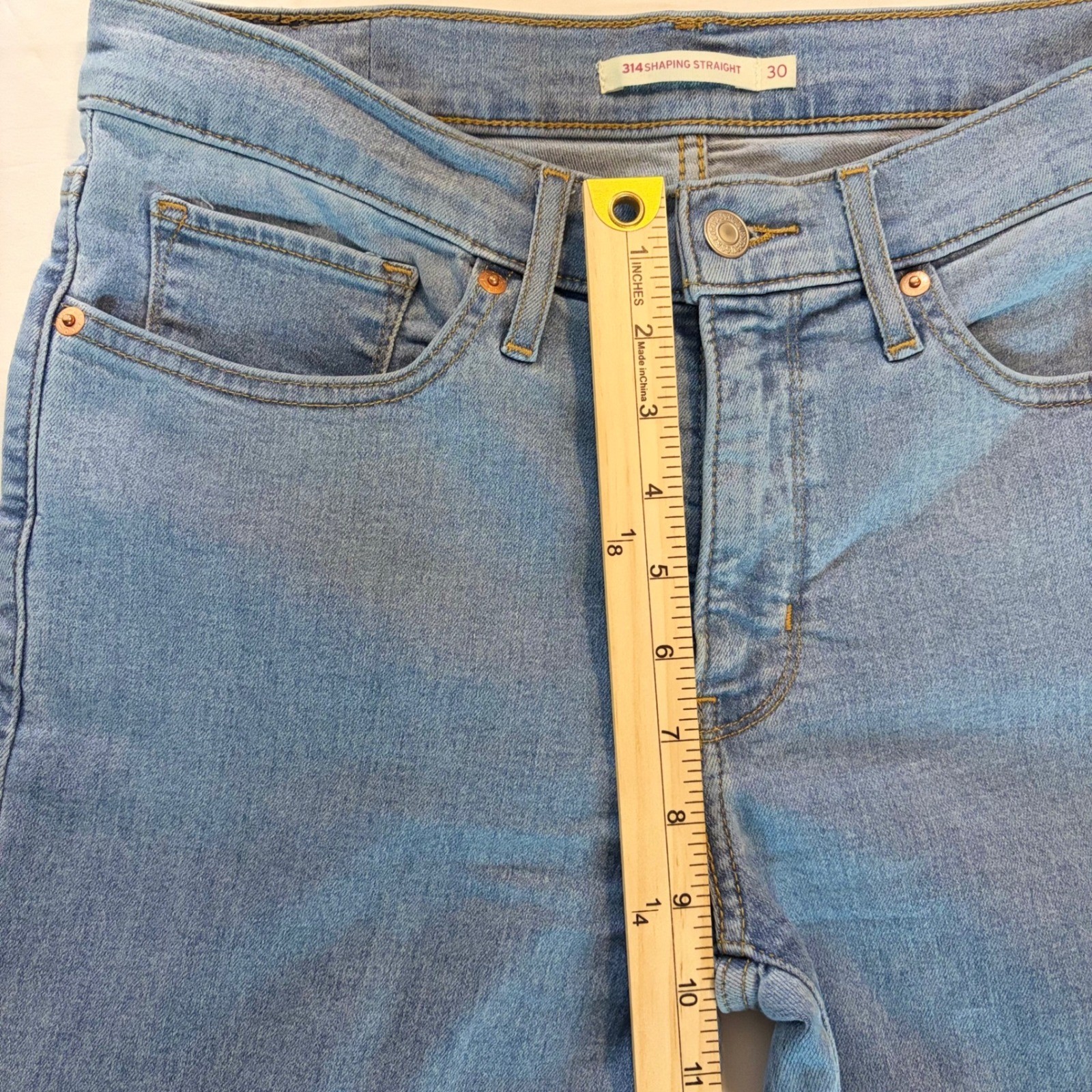 Levis 314 Shaping Straight Jeans Womens 30 Light Wash Blue Denim Mid Rise 31×31