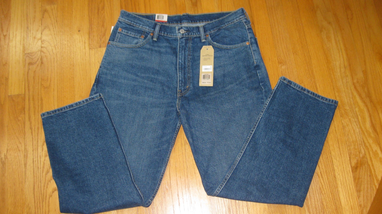 NWT – Levi’s 550 Relaxed Fit Tapered Leg Blue Med Stonewash Jeans – size 36/30