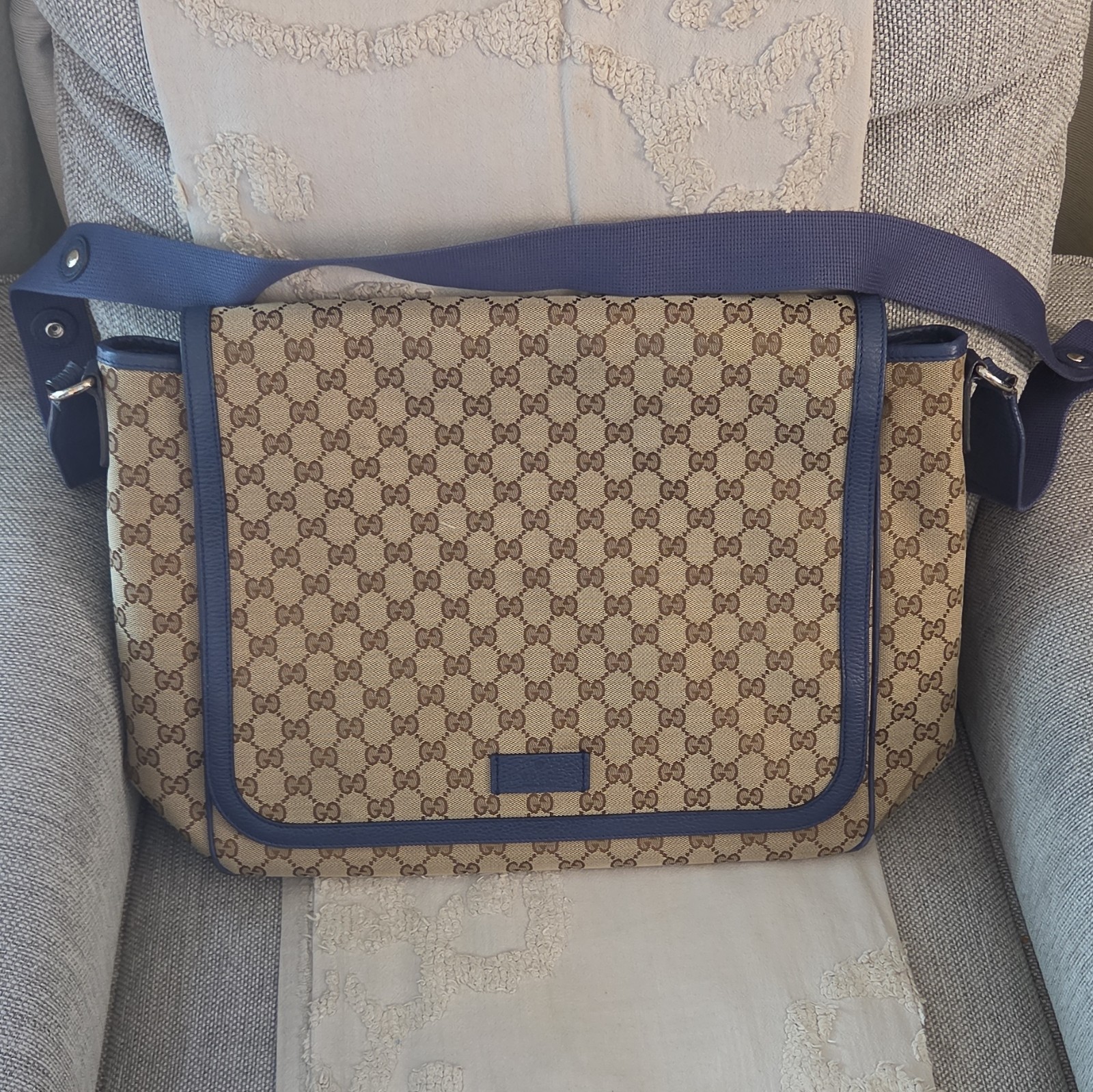 Gucci GG Monogram Medium Messenger Bag Beige/Blue Magnetic, Detachable Strap