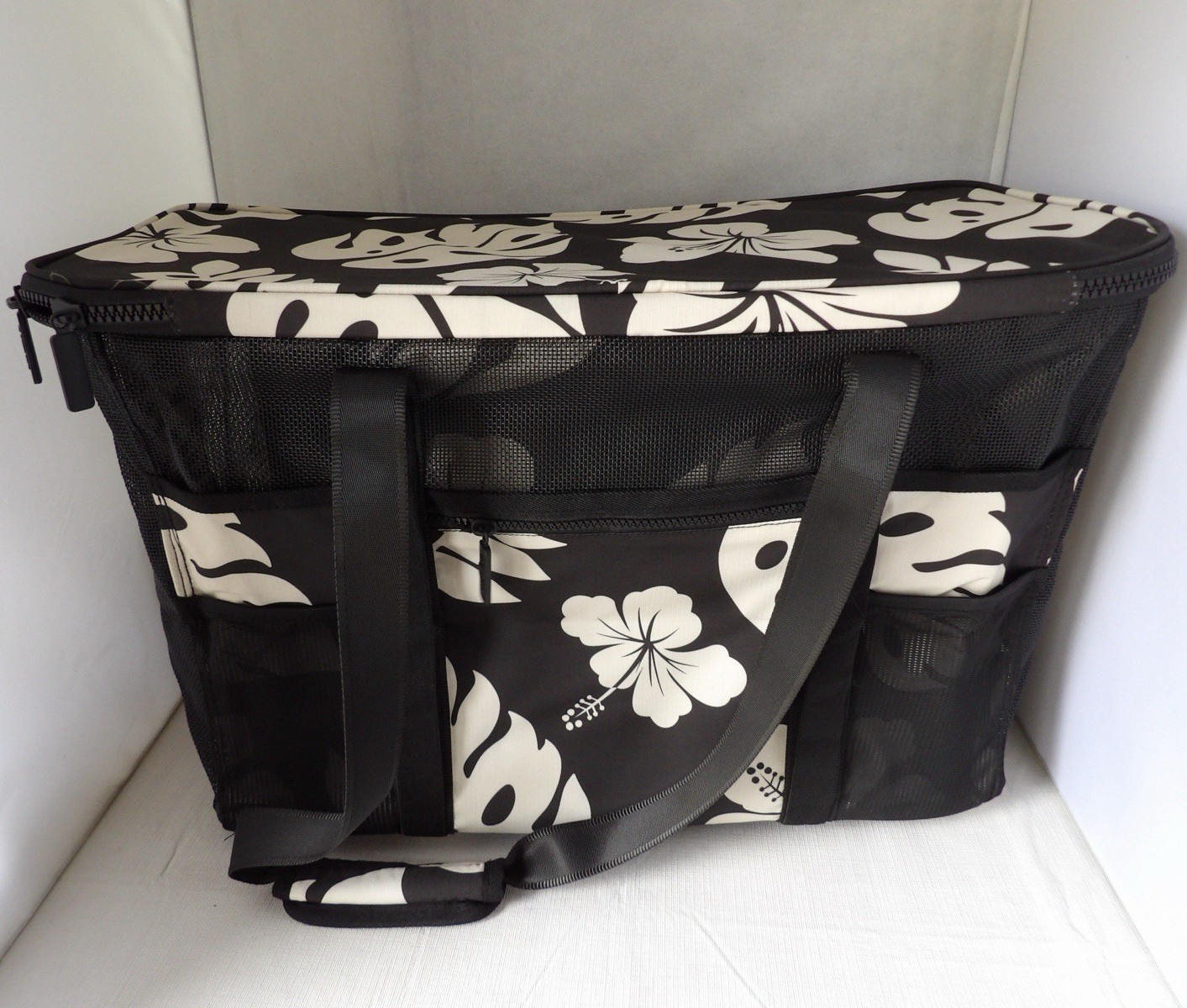 NWT Authentic ALOHA COLLECTION CLEVERMADE Beige, Black Collapsible Beach Tote